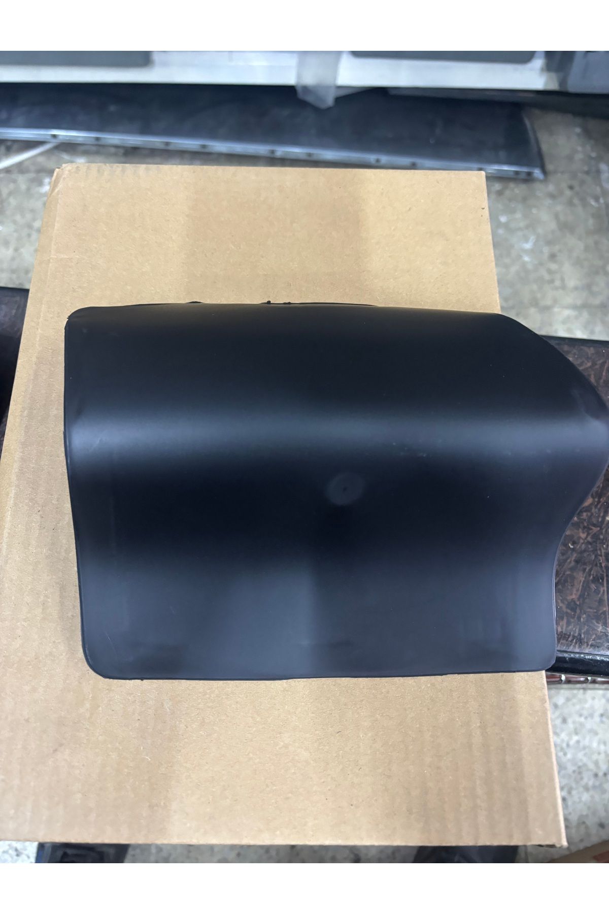 Opel Corsa B arka çeki kapağı