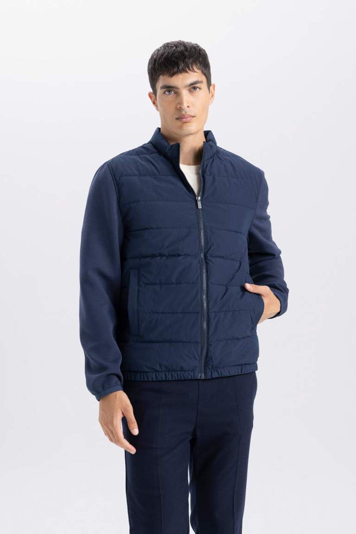 DeFacto Yeni Sezon Slim Fit Dar Kesim Dik Yaka Lastikli ve Fermuarlı Su Geçirmez Mont