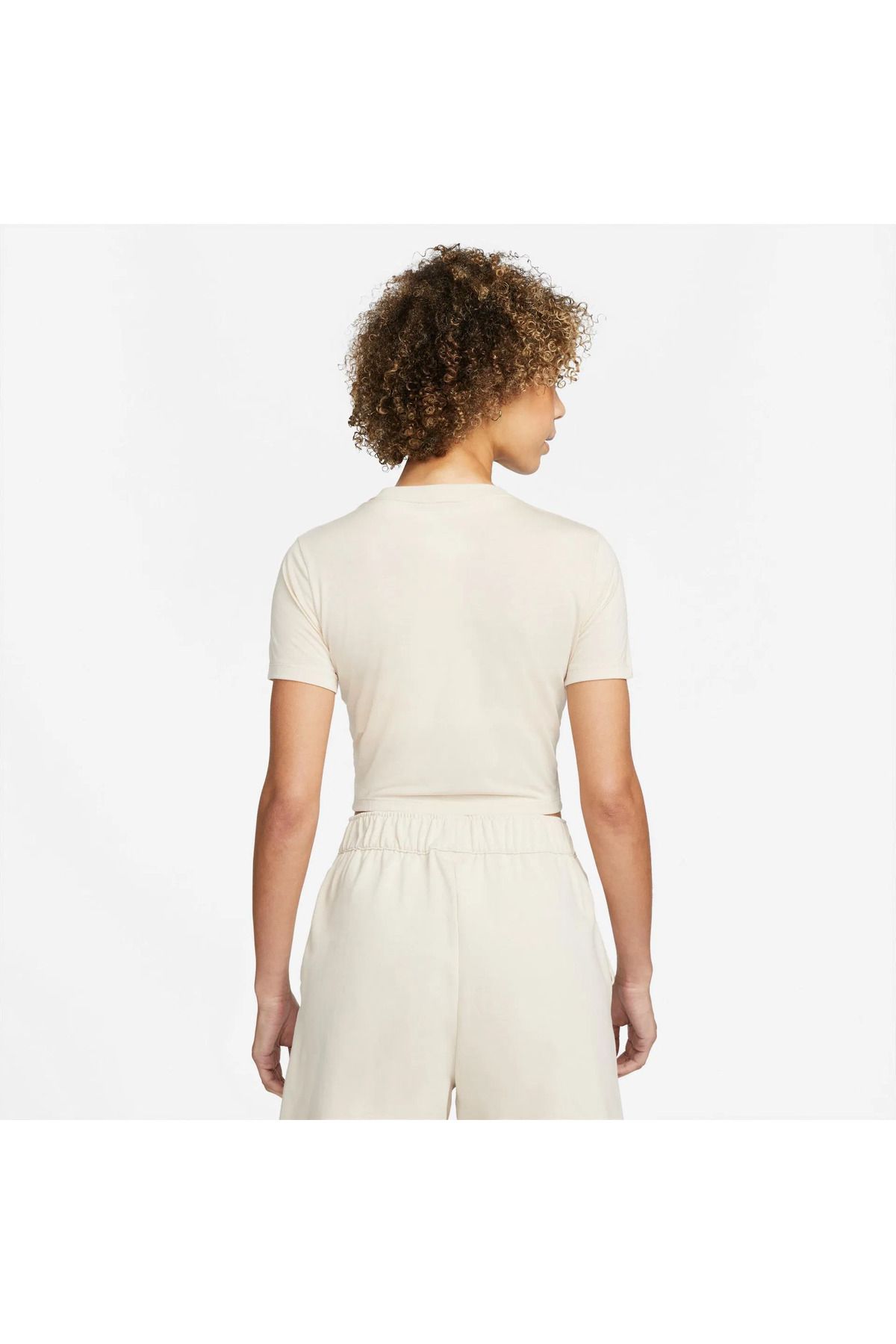 Nike-تي شيرت نسائي من Sportswear Essential Crop Cream 4