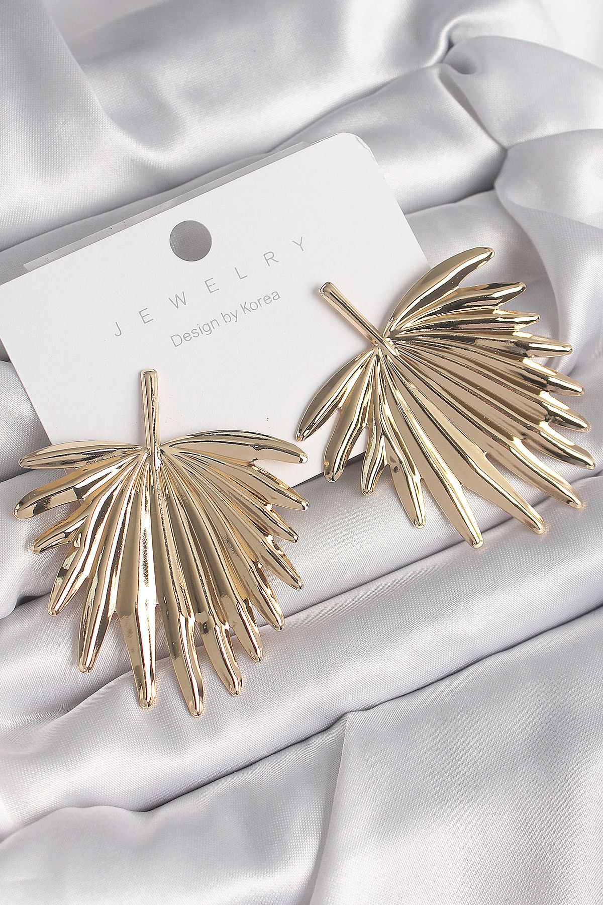 New Things Pirinç Gold Renk Yaprak Model Kadın Küpe