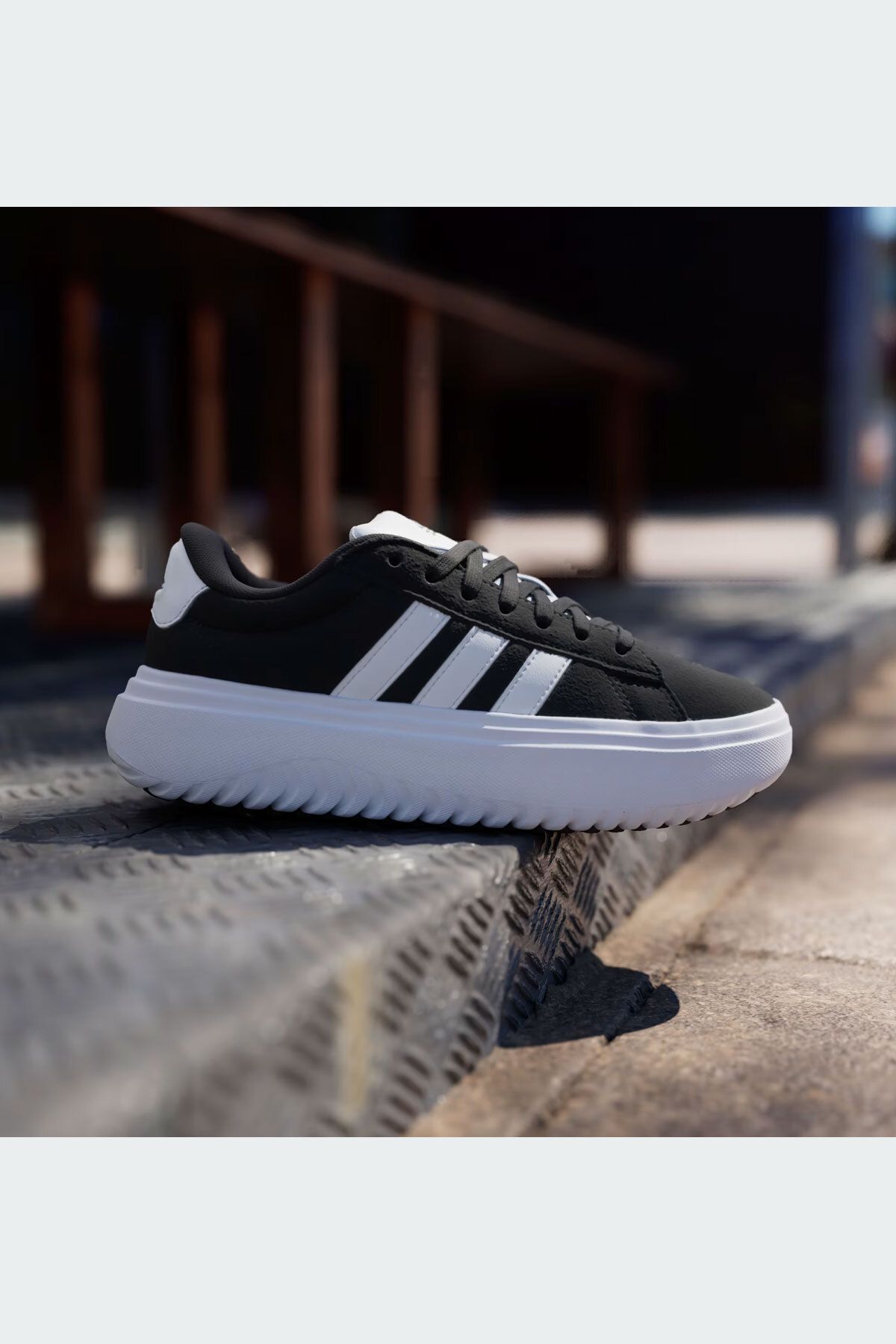 اسنیکر مشکی زنانه کفش های سکوی بزرگ دادگاه adidas