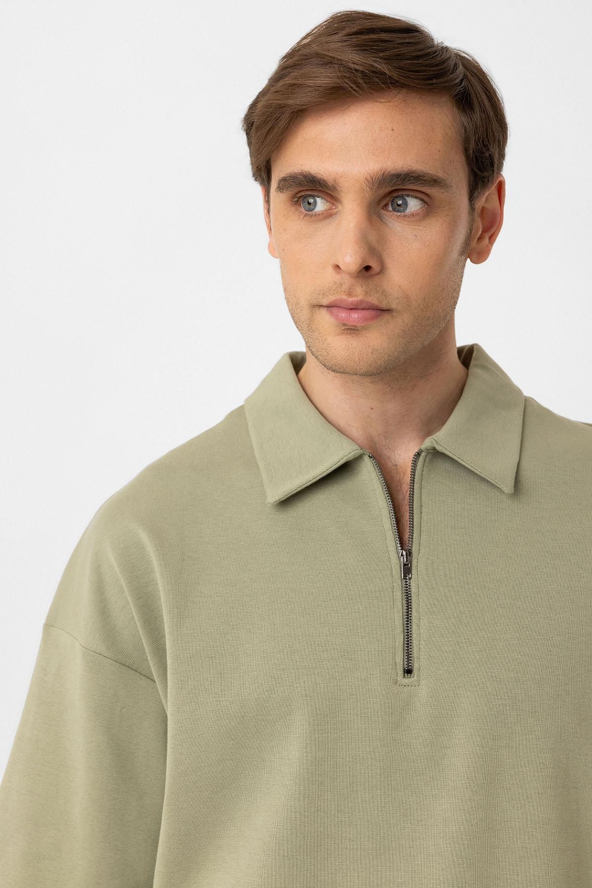 Antioch-Khaki Oversize Polo Neck Zippered Men's T-Shirt 3