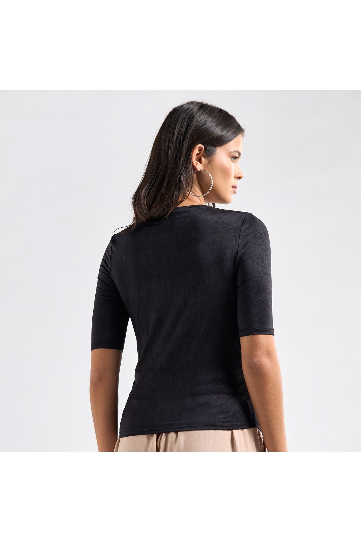 FAV-Textured Crew Neck Top With Short Sleeves And Ruched Detail 3