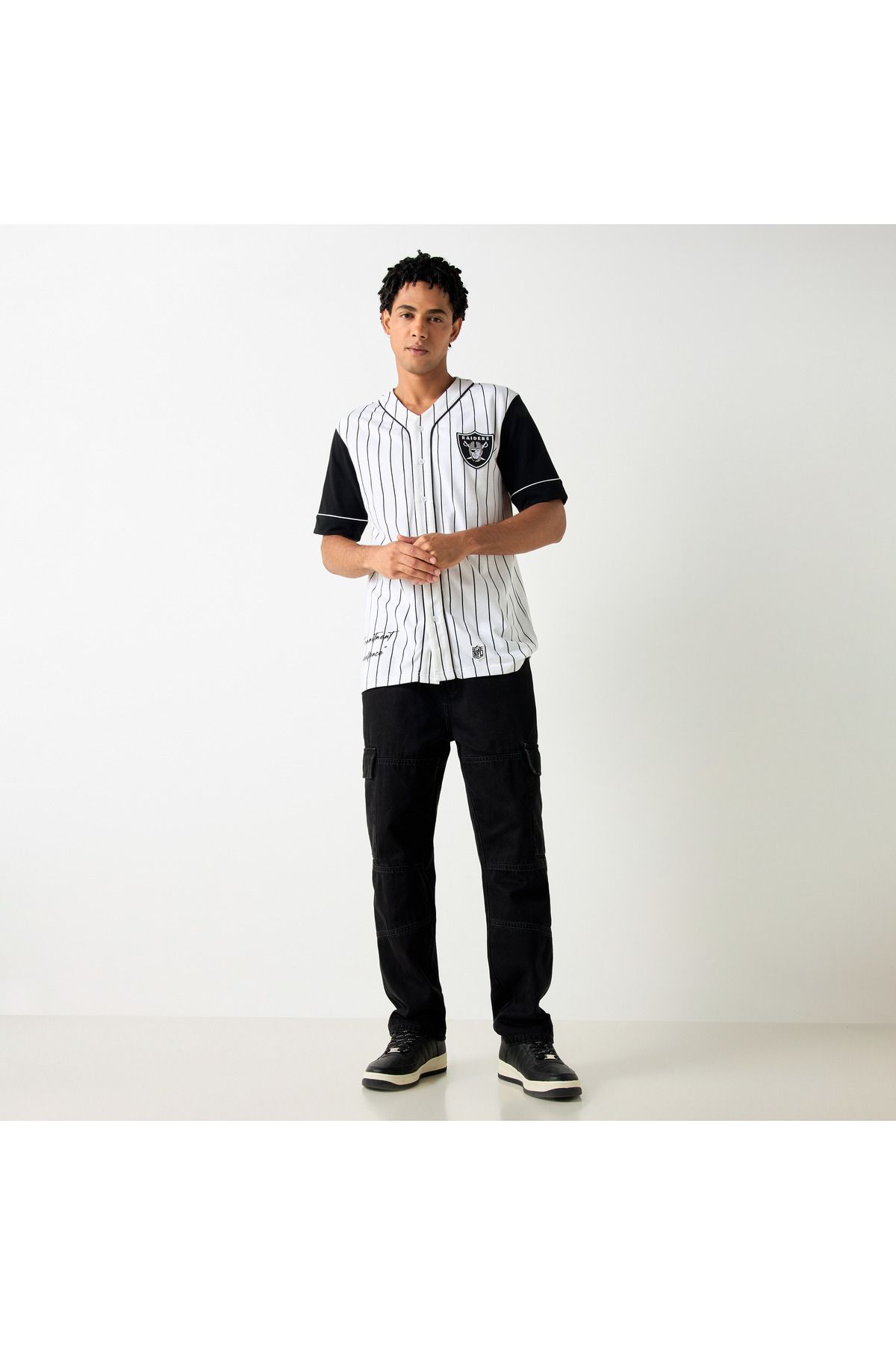 SP Characters-Regular Fit Las Vegas Raiders Applique Shirt With Short Sleeves 2