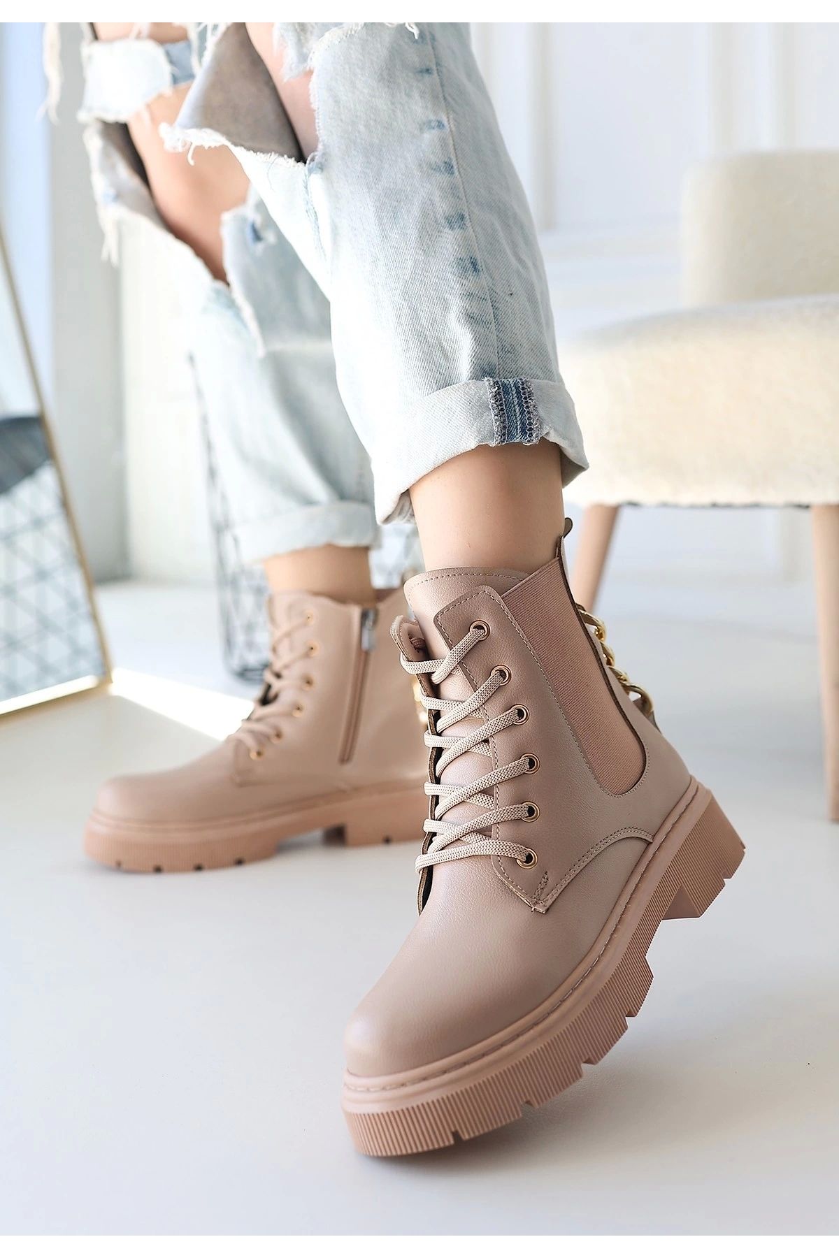 Mode Cool-Harte Nude Skin Lace up Boots 1