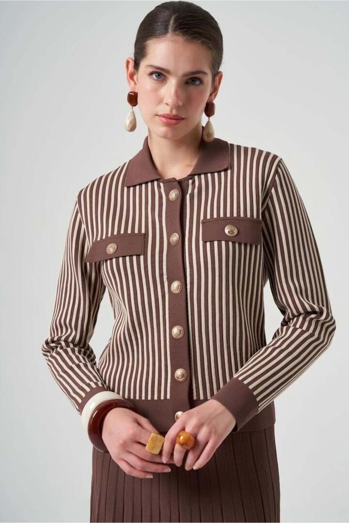 Nuss-Mercerized Suit with Cardigan, Upright Stripe and Pleat Skirt 3