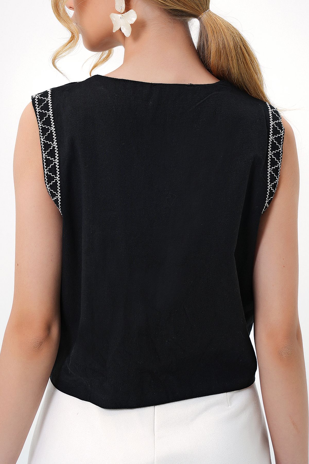 VAGGON-Women's Black Button Detailed Embroidered Linen Vest Prmx13358 5