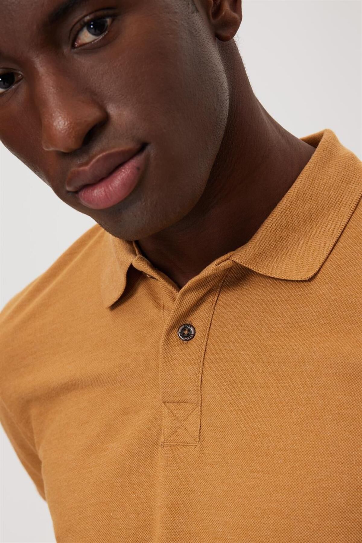تی شرت زرد مردانه مایل اورجینال Lee Cooper