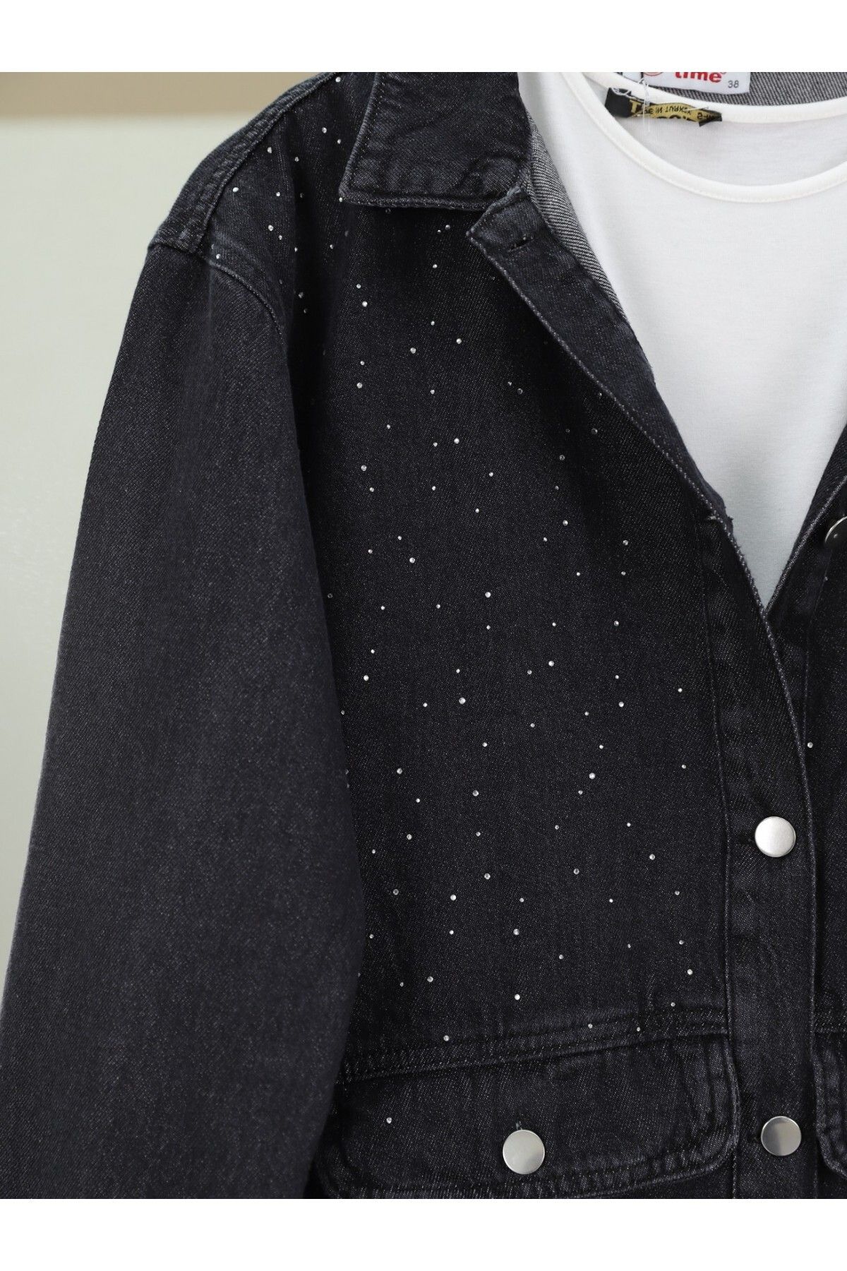 Modamorfo-Denim Jacket with Spilled Stone Detail and Flap Pocket - Black 4