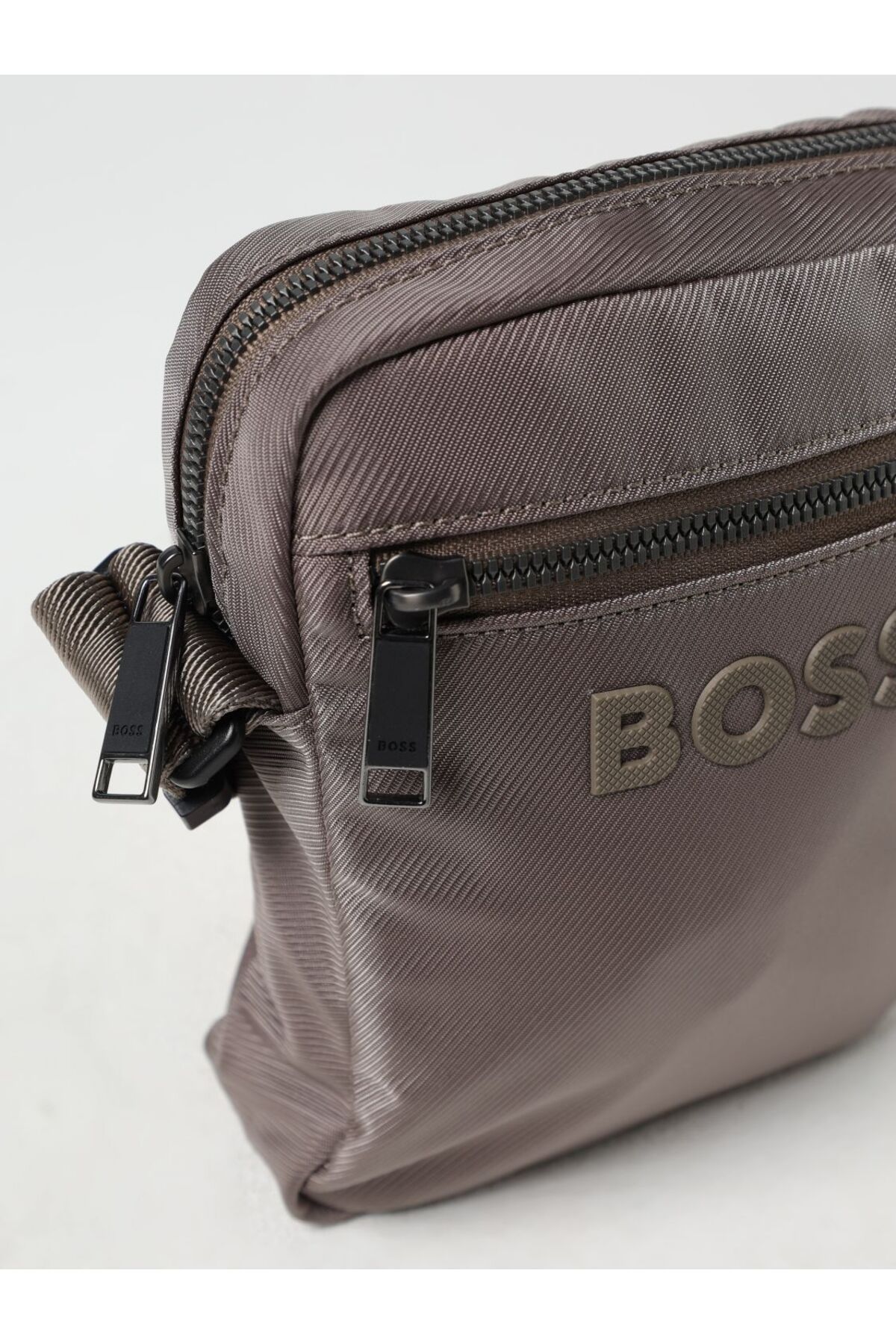 کیف شانه ای مردانه آرم آویز زیپ آقایان آنتراسیت با جزئیات 50511961 376 BOSS