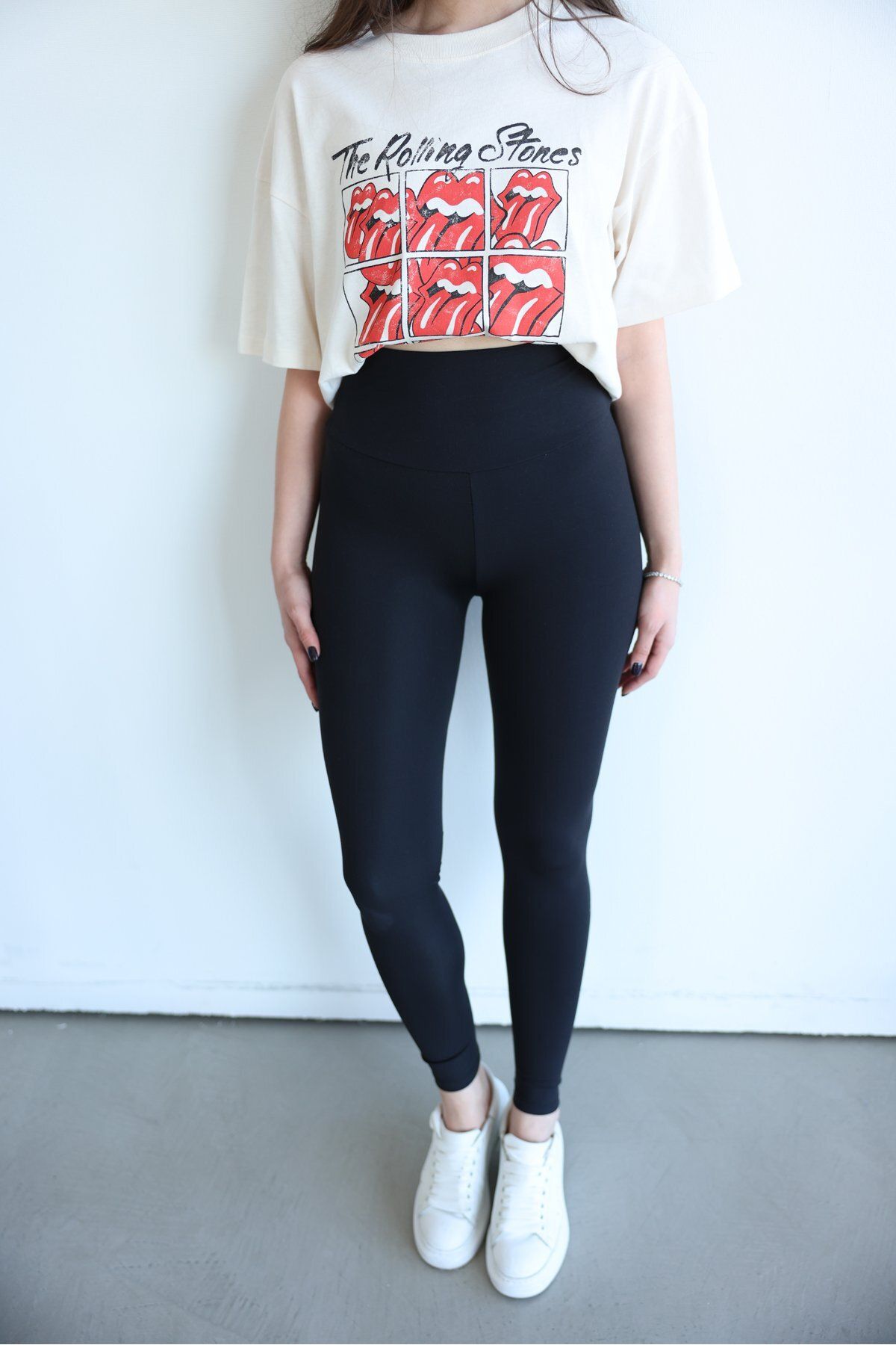 Özge Özgenç-Rolling Stones Printed Oversize Tshirt 2