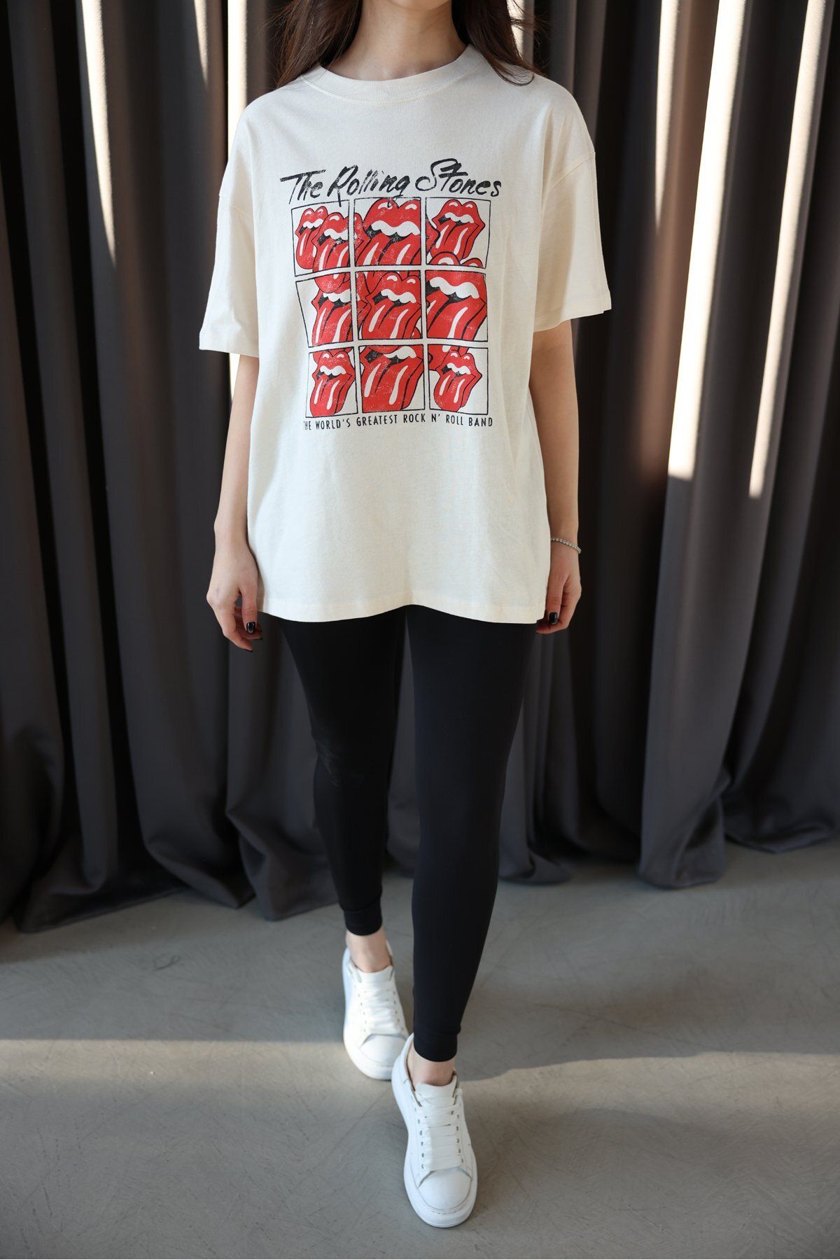 Özge Özgenç-Rolling Stones Printed Oversize Tshirt 1