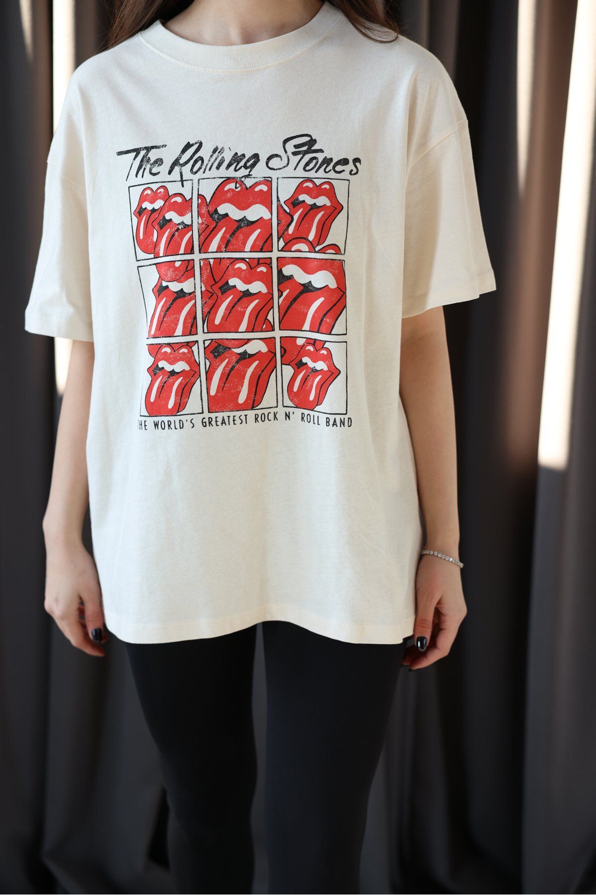 Özge Özgenç-Rolling Stones Printed Oversize Tshirt 4