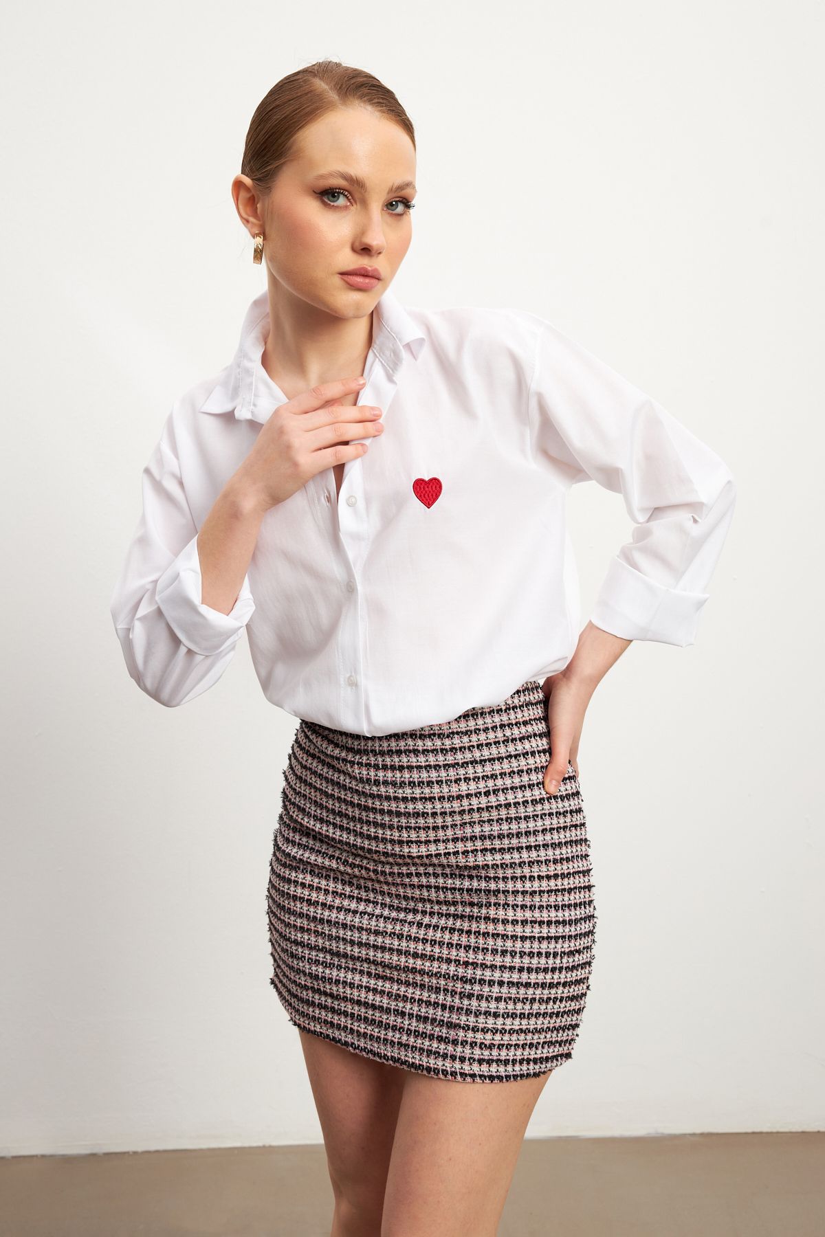 MODAGEN-Women's White Flat Chest Heart Detailed Shirt 4