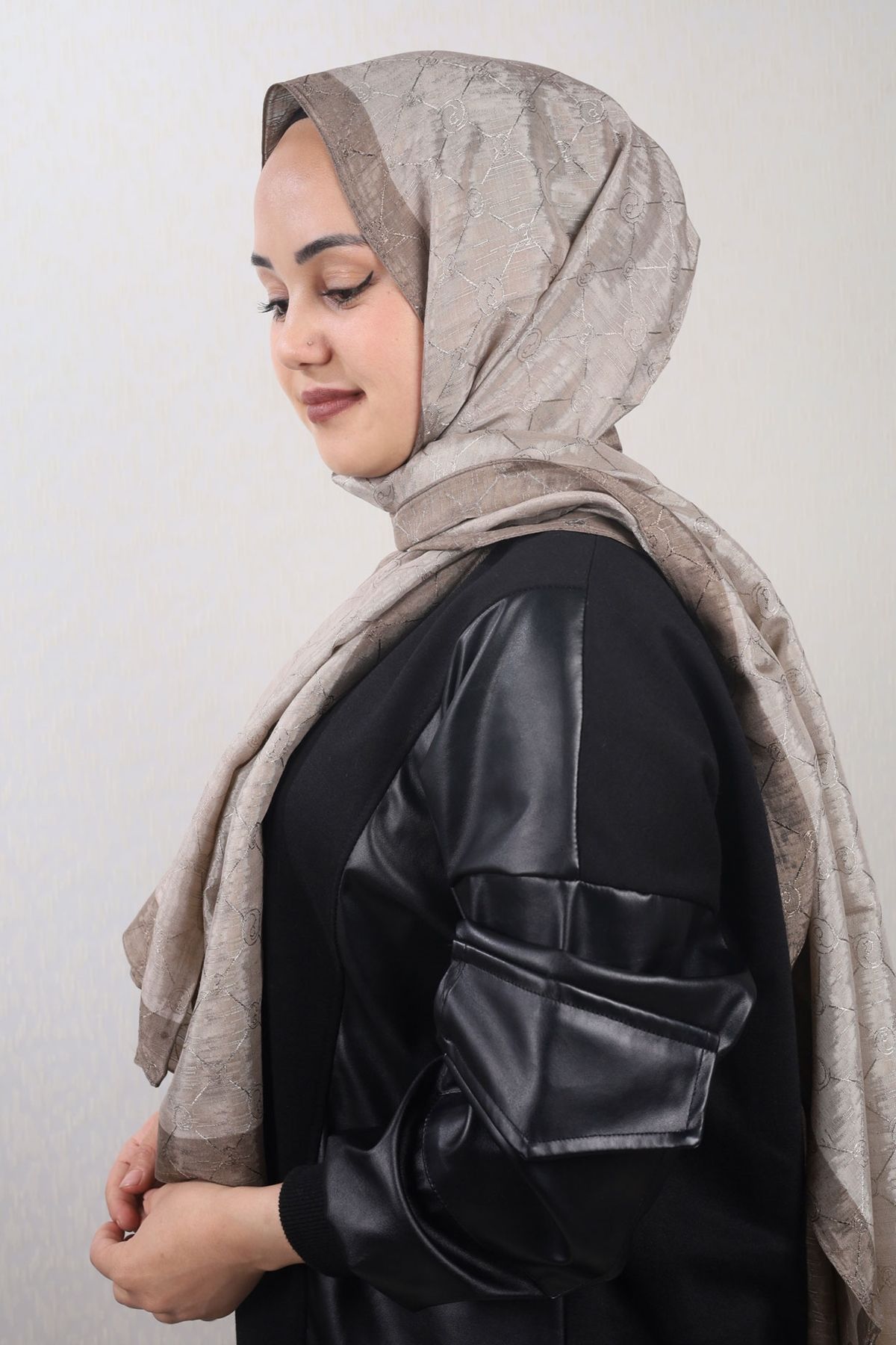 PİRAMİT-Pyramid Monogram Flush Shawl - Pattern-01 - Color-01 1
