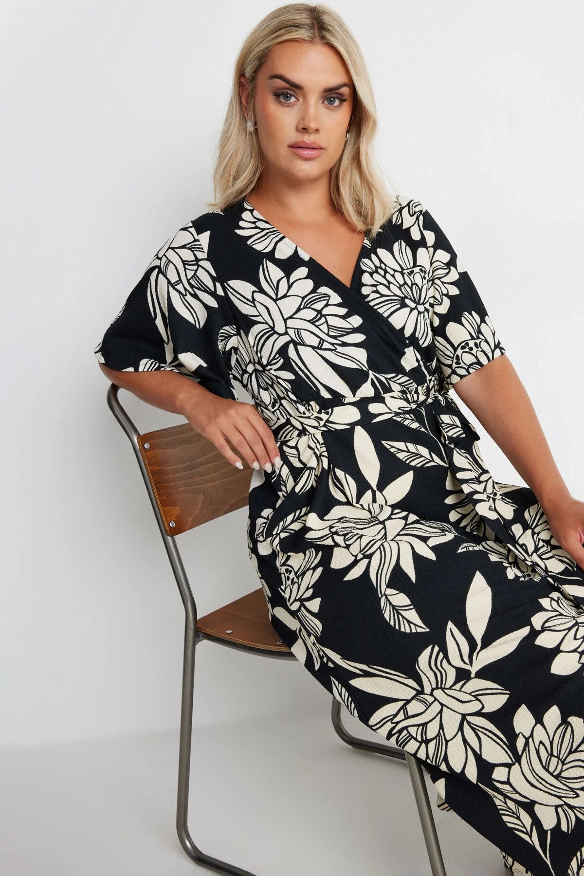 Stil Diva-Plus Size Short Sleeve V Neck Belted Wrap Dress 137987 4