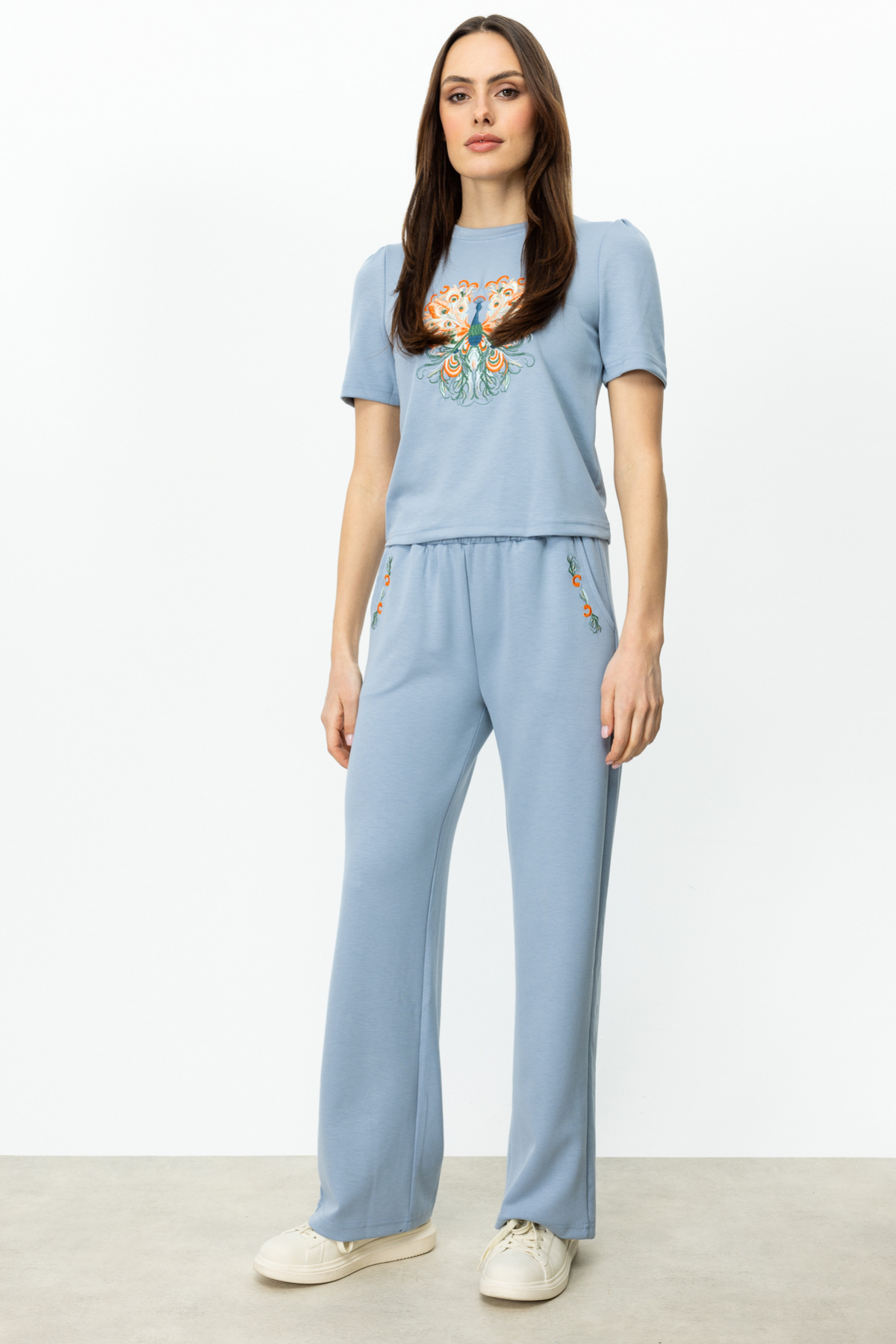 ON-Blouse with Embroidery on the Front 3