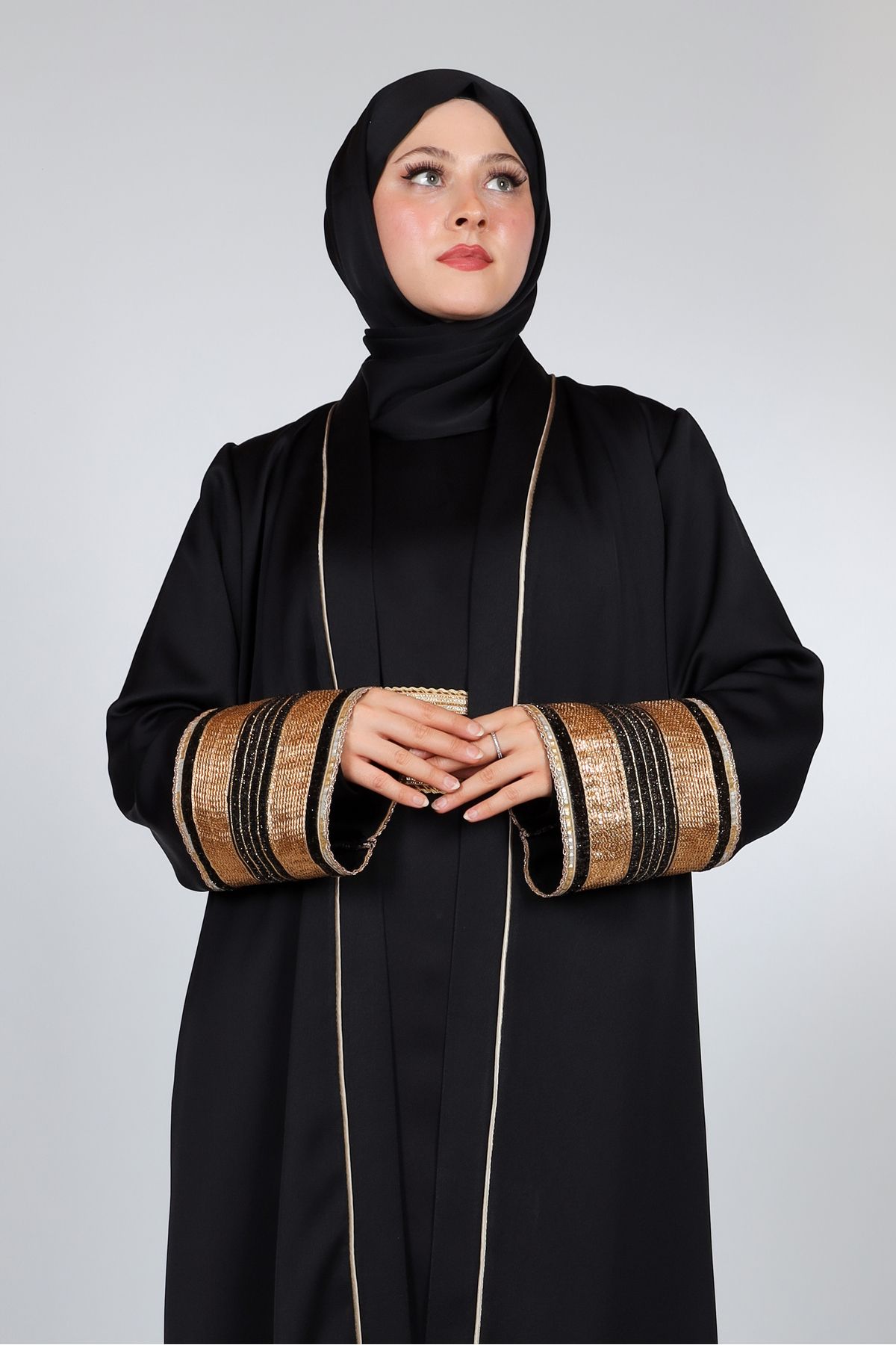 HARİKA WEAR-Luxury Black Abaya - Gold Detailed, Traditional and Modern Design 4