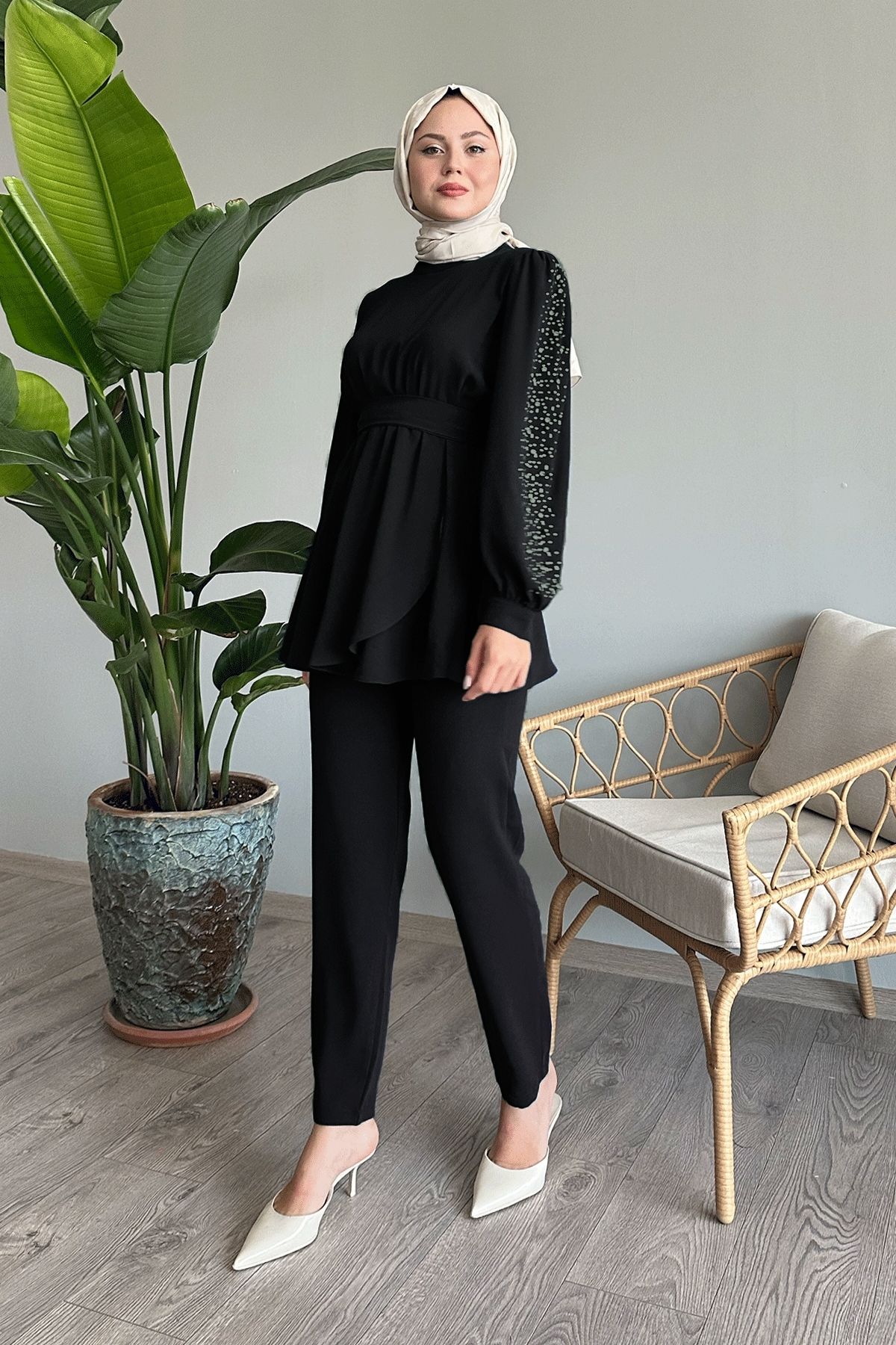 InStyle-Black Set with Pearl Waist and Shirred Sleeves 3