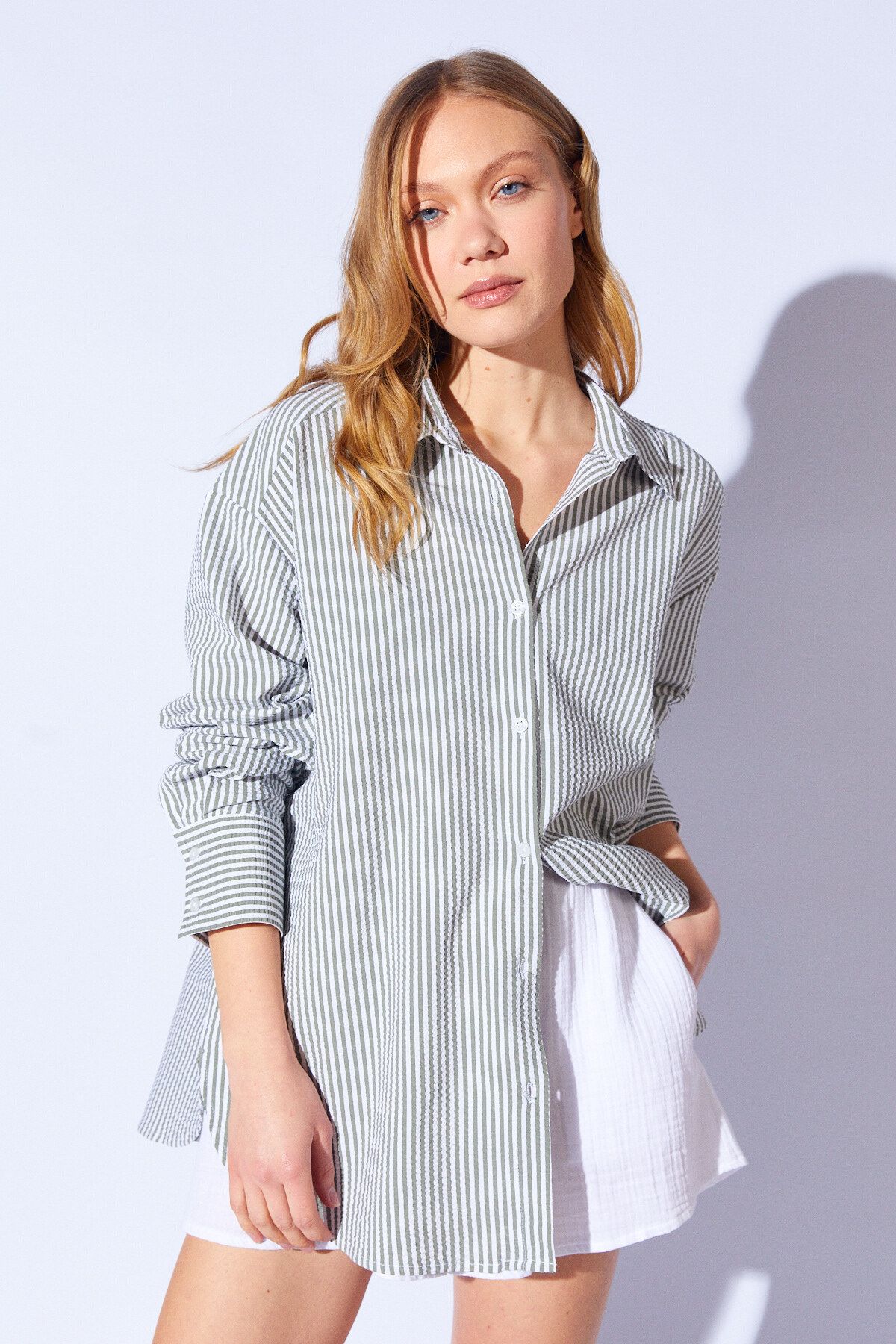 Manche-Seersucker Striped Oversize Relaxed Fit Women's Shirt |   Khaki Mks 1610021 -1 1