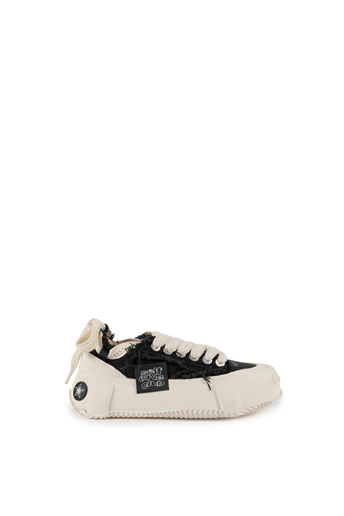 Twist-Patch Accessory Sneaker - Stylish and Comfortable 1