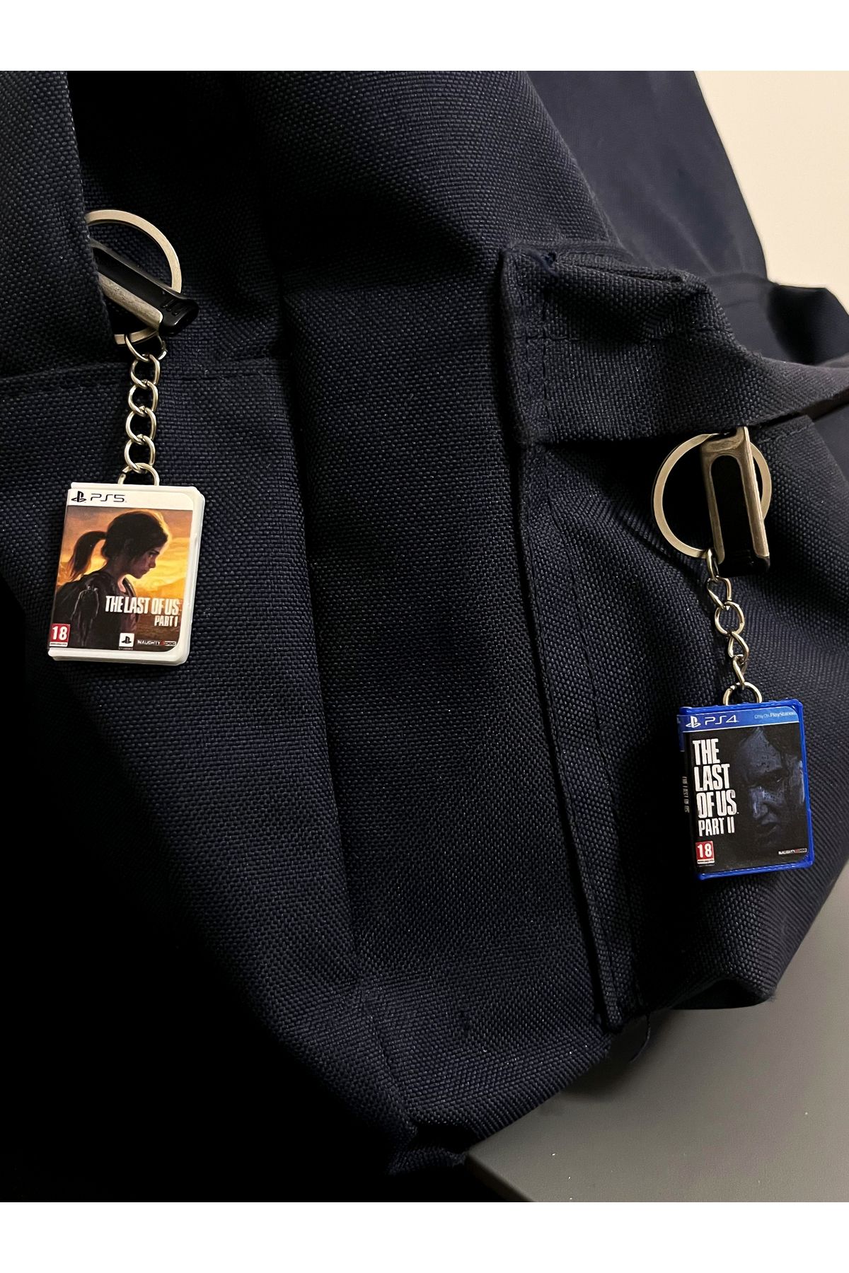 Cosmic Star-Resident Evil 4 Retro Ps2 Miniature Game Box Keychain 5