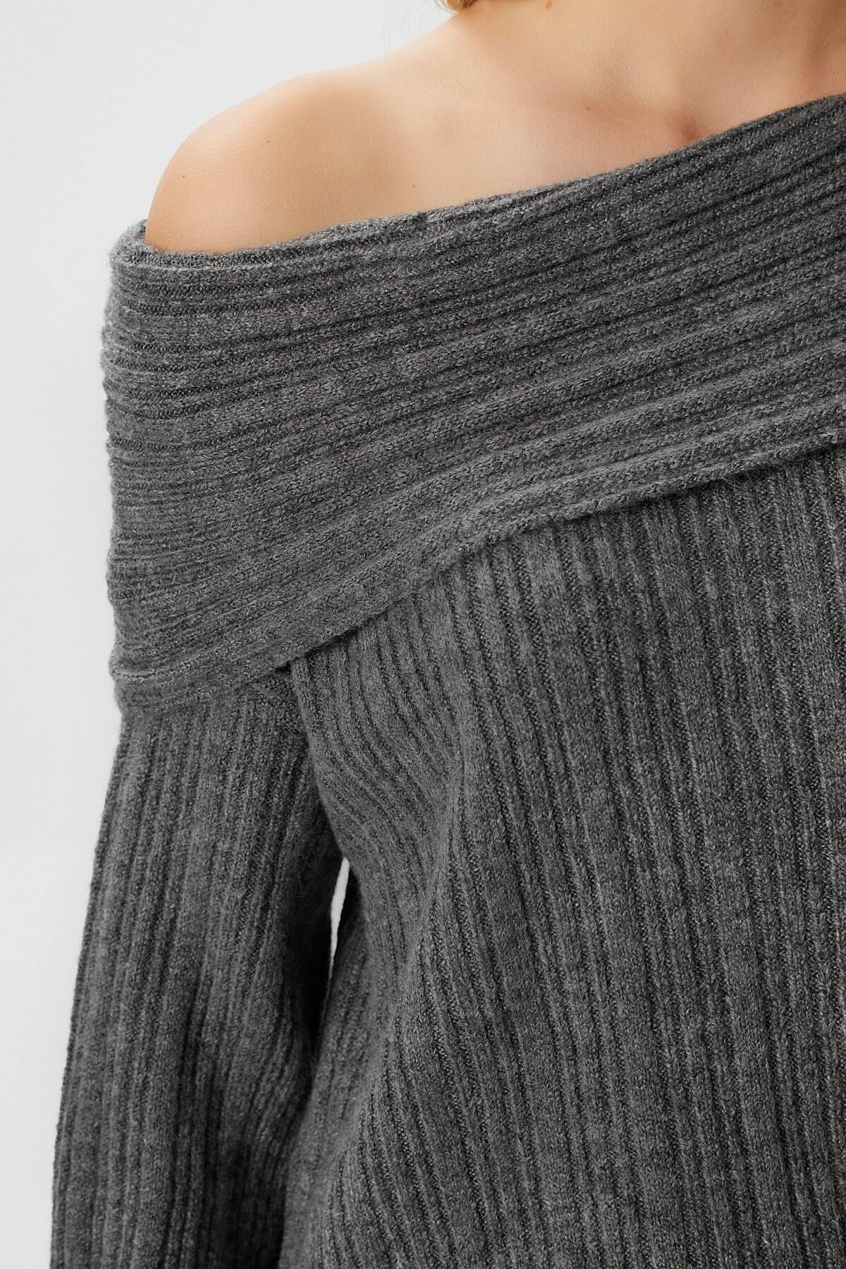 Ritnice-Women's Perla Anthracite Soft Textured Sweater 2