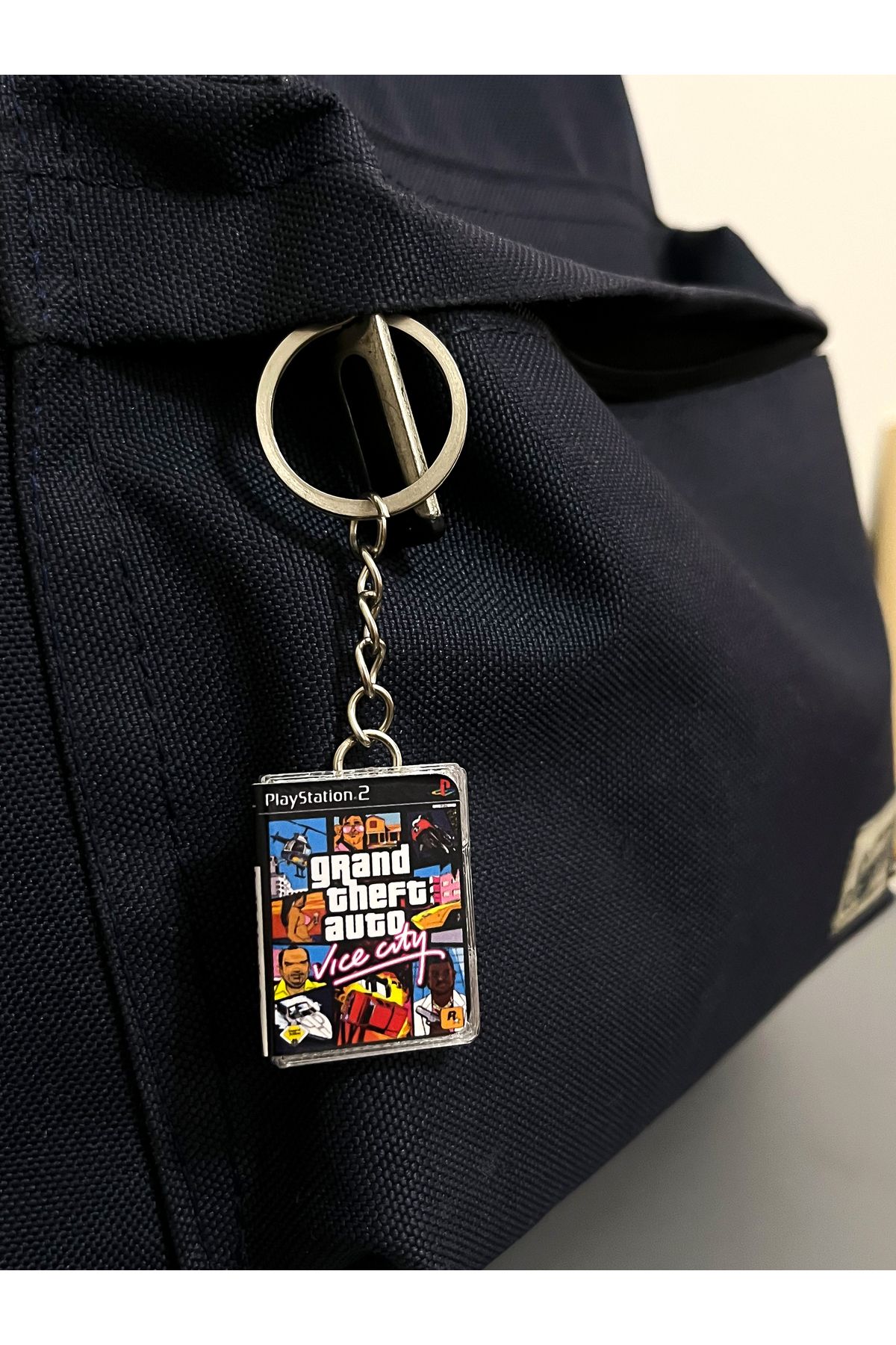 Cosmic Star-Resident Evil 4 Retro Ps2 Miniature Game Box Keychain 7