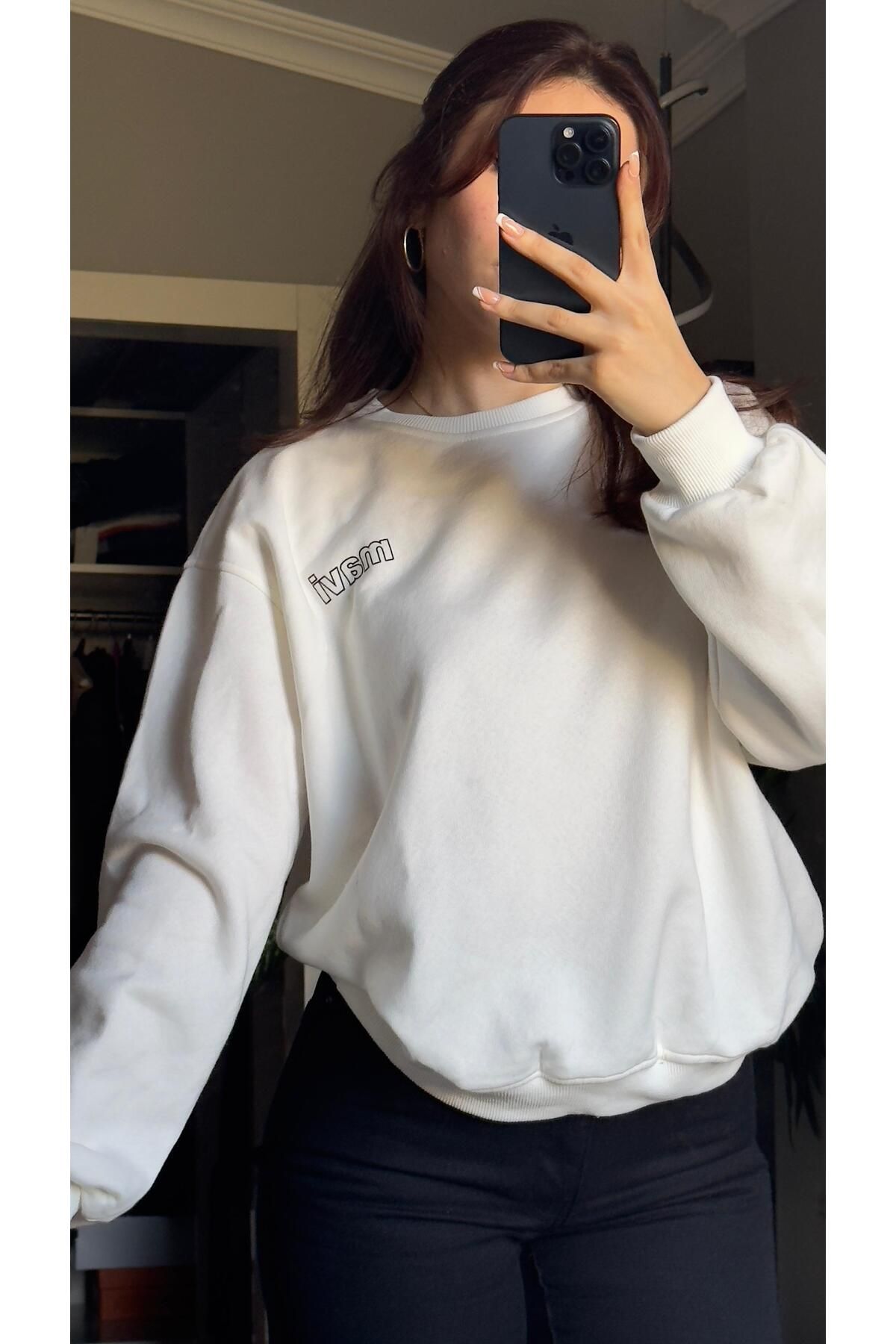 Qenz-White 3 Thread Sweatshirt 2