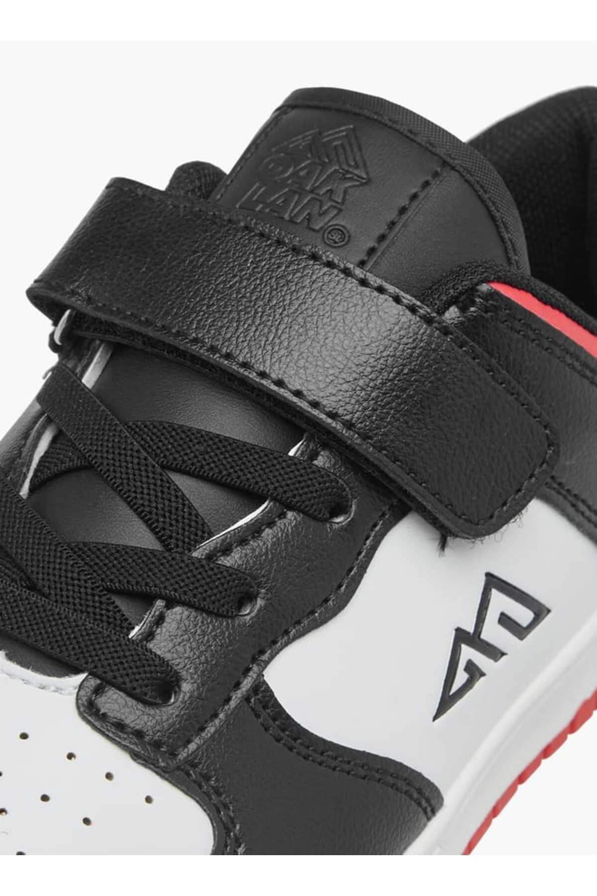 Oaklan by Shoexpress-Oaklan by Shoexpress Panelled Sneakers with Hook and Loop Closure 4