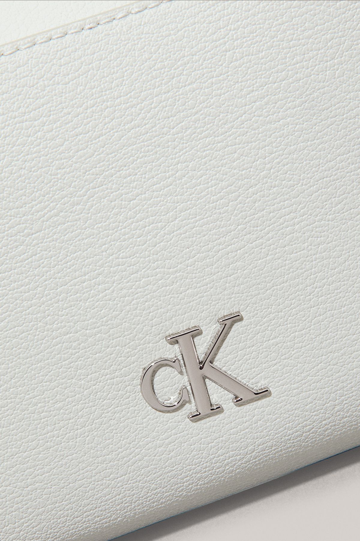 Calvin Klein-Minimal Monogram Ew Camera Bag - Stylish and Convenient Design 4