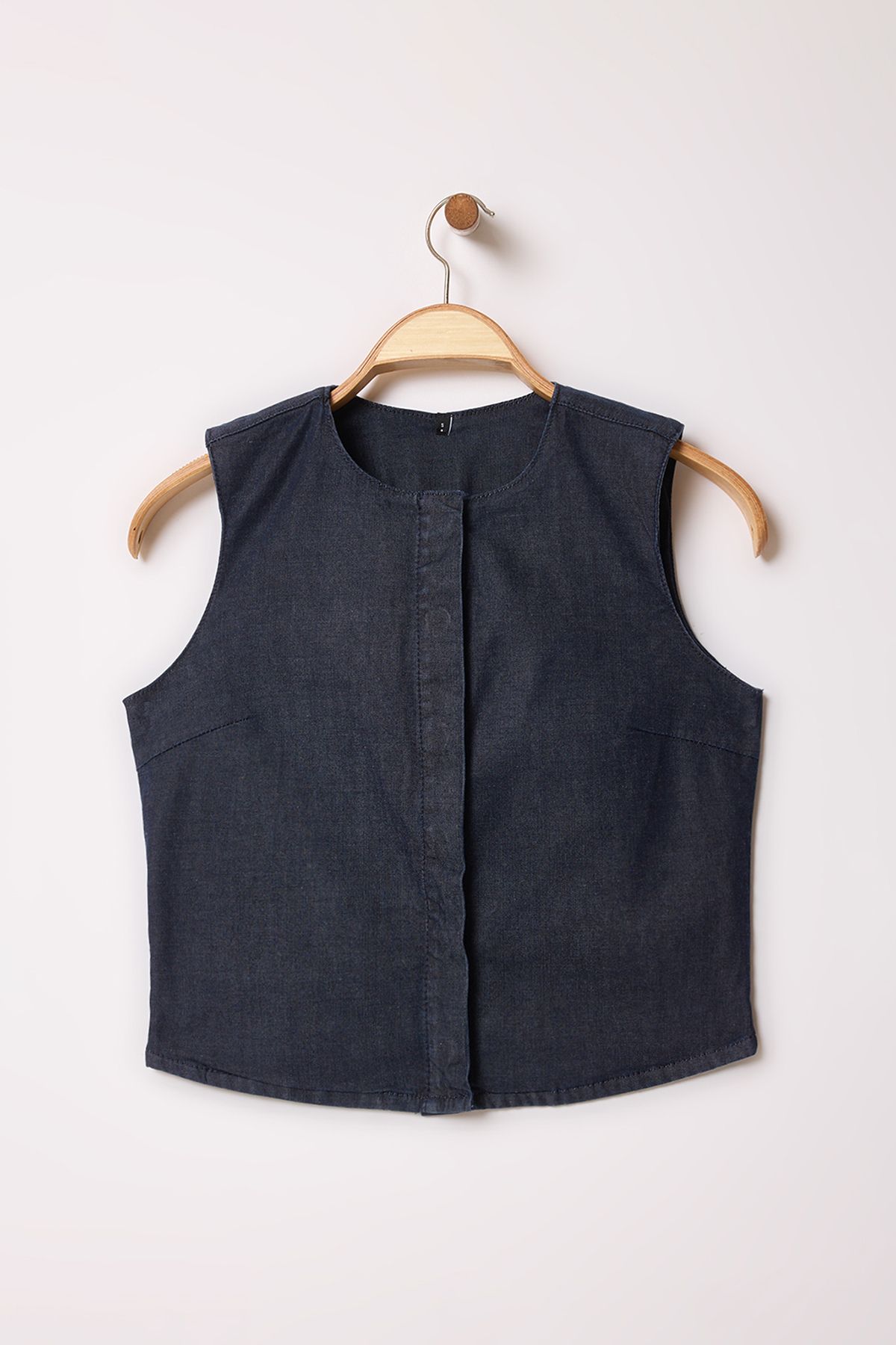 Trendyol Collection Ciemnoniebieska Dopasowana Kamizelka Dżinsowa Crop Twoss25ye00002 Kobieta - XL