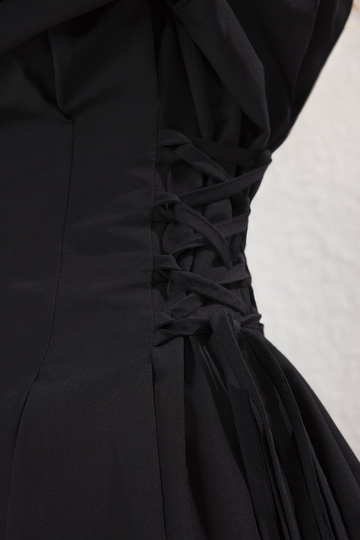 Trendyol Modest-Černá tkaná košile s detailem kravaty v pase TCTSS25TG00003 3