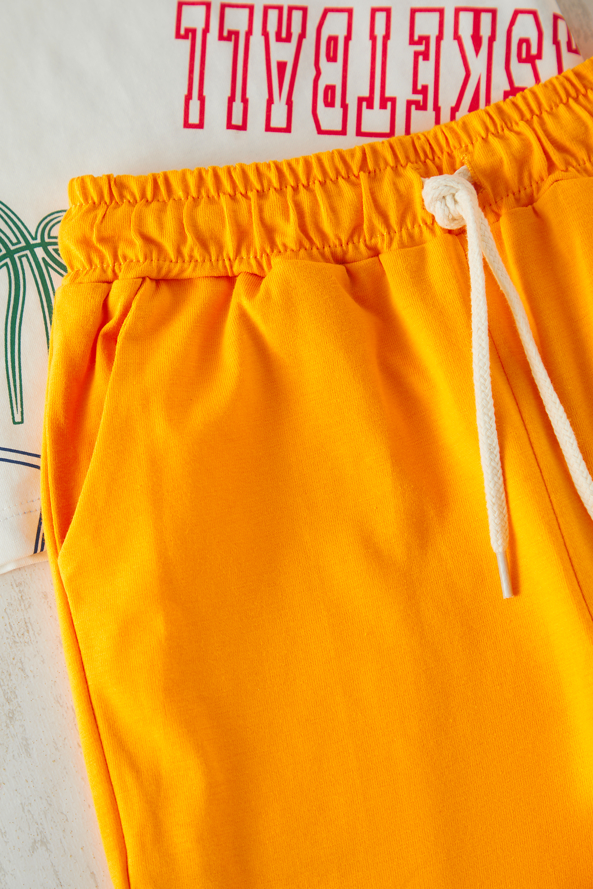 Trendyolmilla  Ekru Erkek Çocuk %100 Pamuk Slogan Baskılı T-Shirt-Şort Örme Alt-Üst Takım TKDSS25AU00078 - Görsel 2