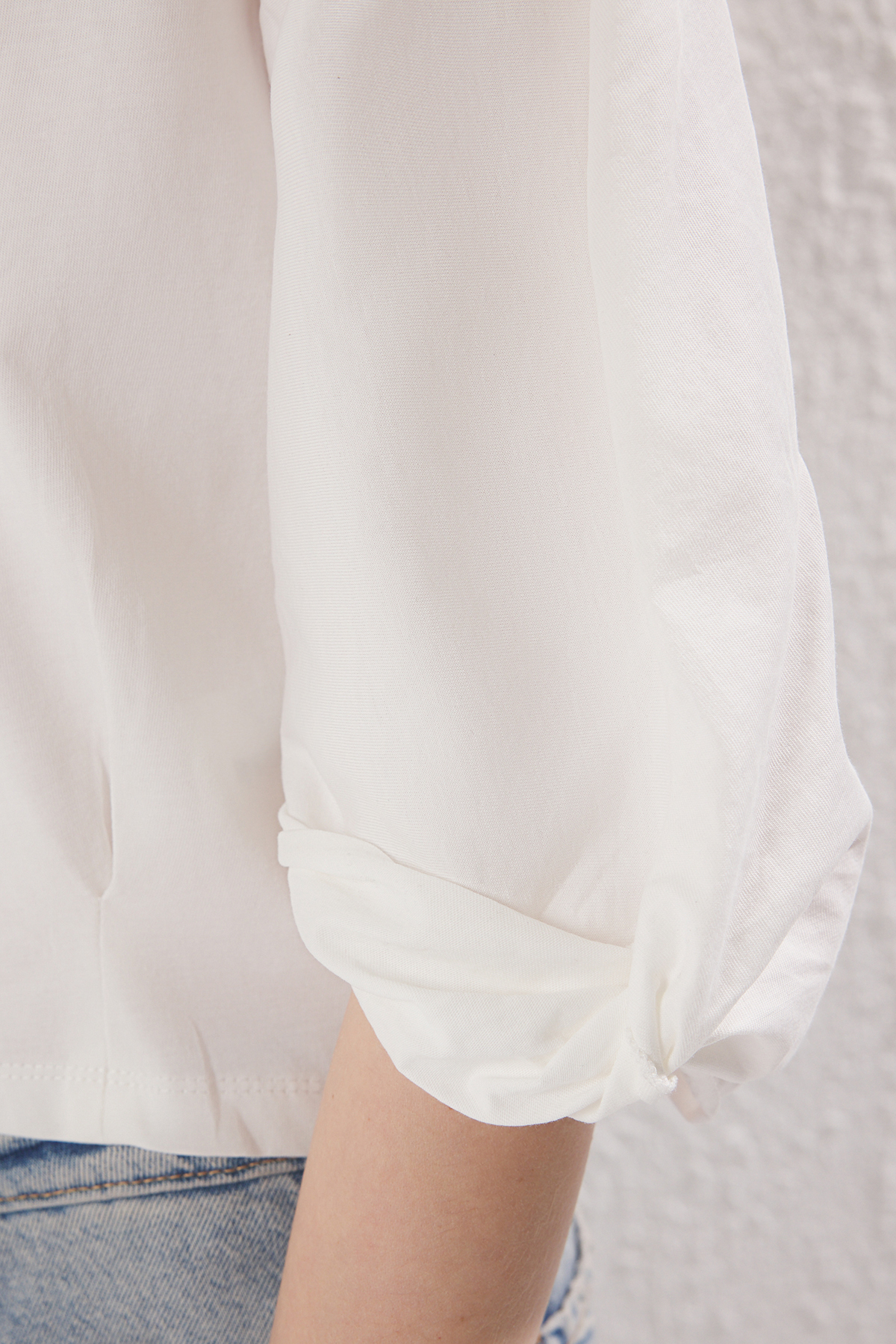 Trendyolmilla  Ekru %100 Kalın Pamuklu Regular/Normal Kalıp Kol Detaylı Örme T-Shirt TWOSS25TS00065 - Görsel 3