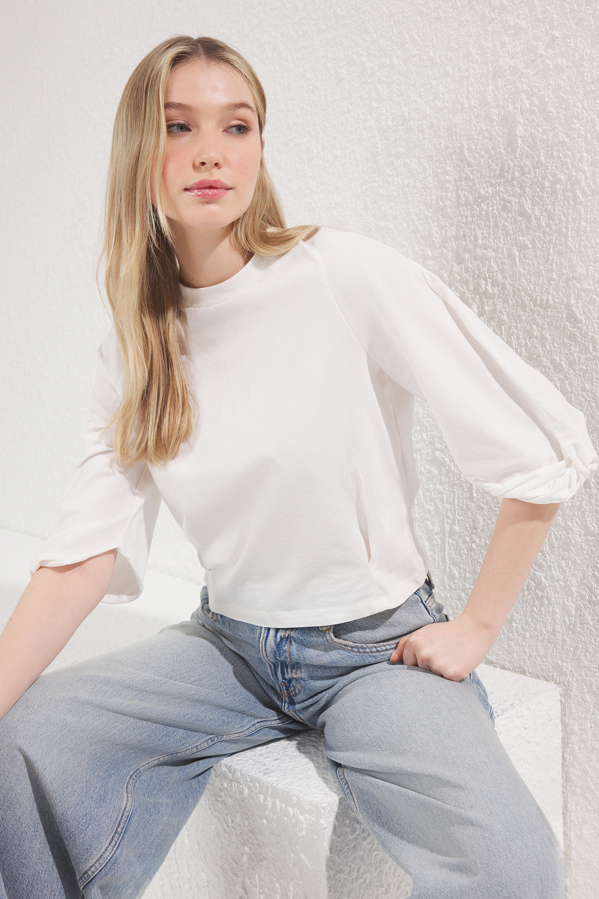 Trendyolmilla  Ekru %100 Kalın Pamuklu Regular/Normal Kalıp Kol Detaylı Örme T-Shirt TWOSS25TS00065 - Görsel 2