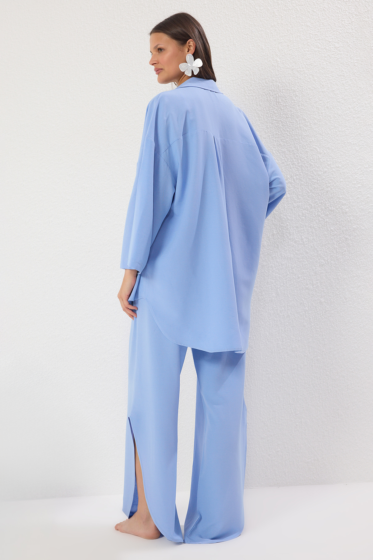 Trendyolmilla  Mavi Dokuma Bağlamalı Keten Karışımlı Gömlek Pantolon Plaj Takım TBESS24AU00031 - Görsel 5