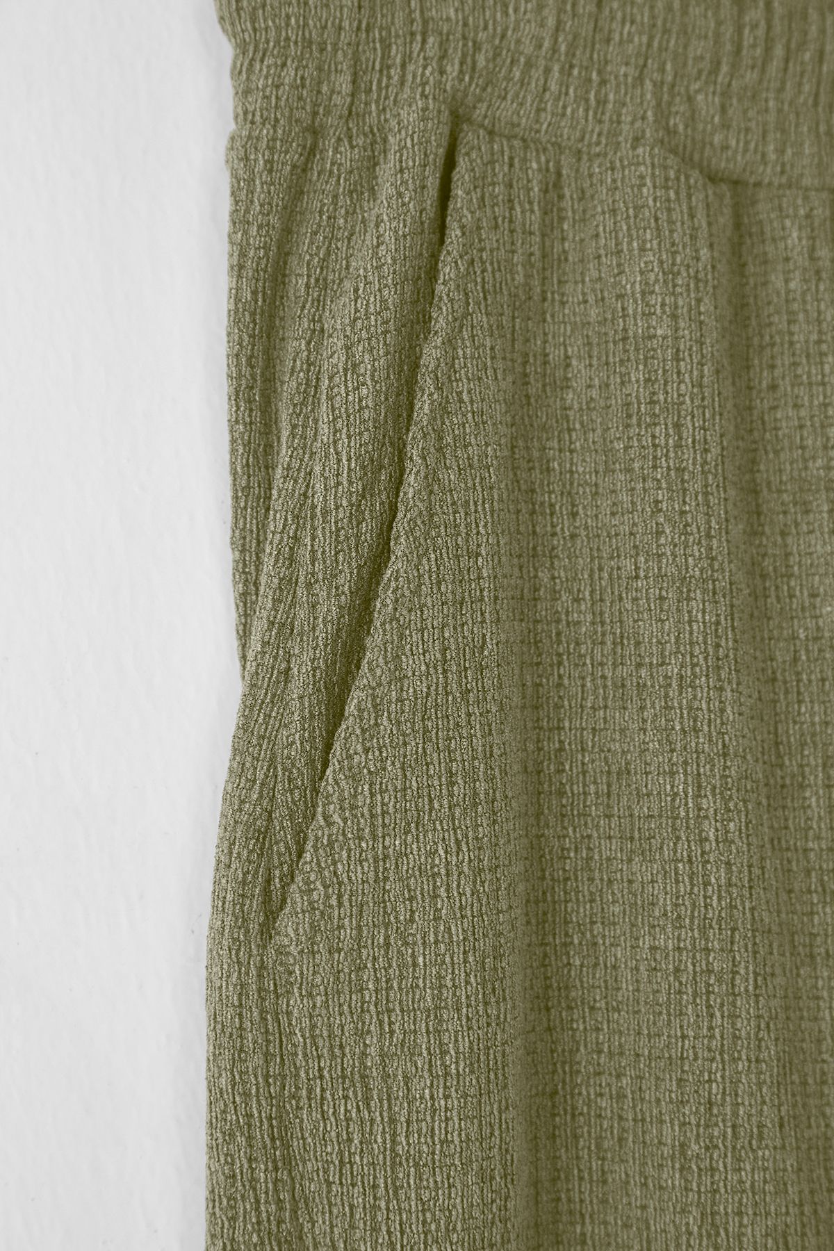 Trendyol Collection-Mintfarbener, strukturierter Trainingsanzug mit offenem Bein (TMNSS25EA00008) 3