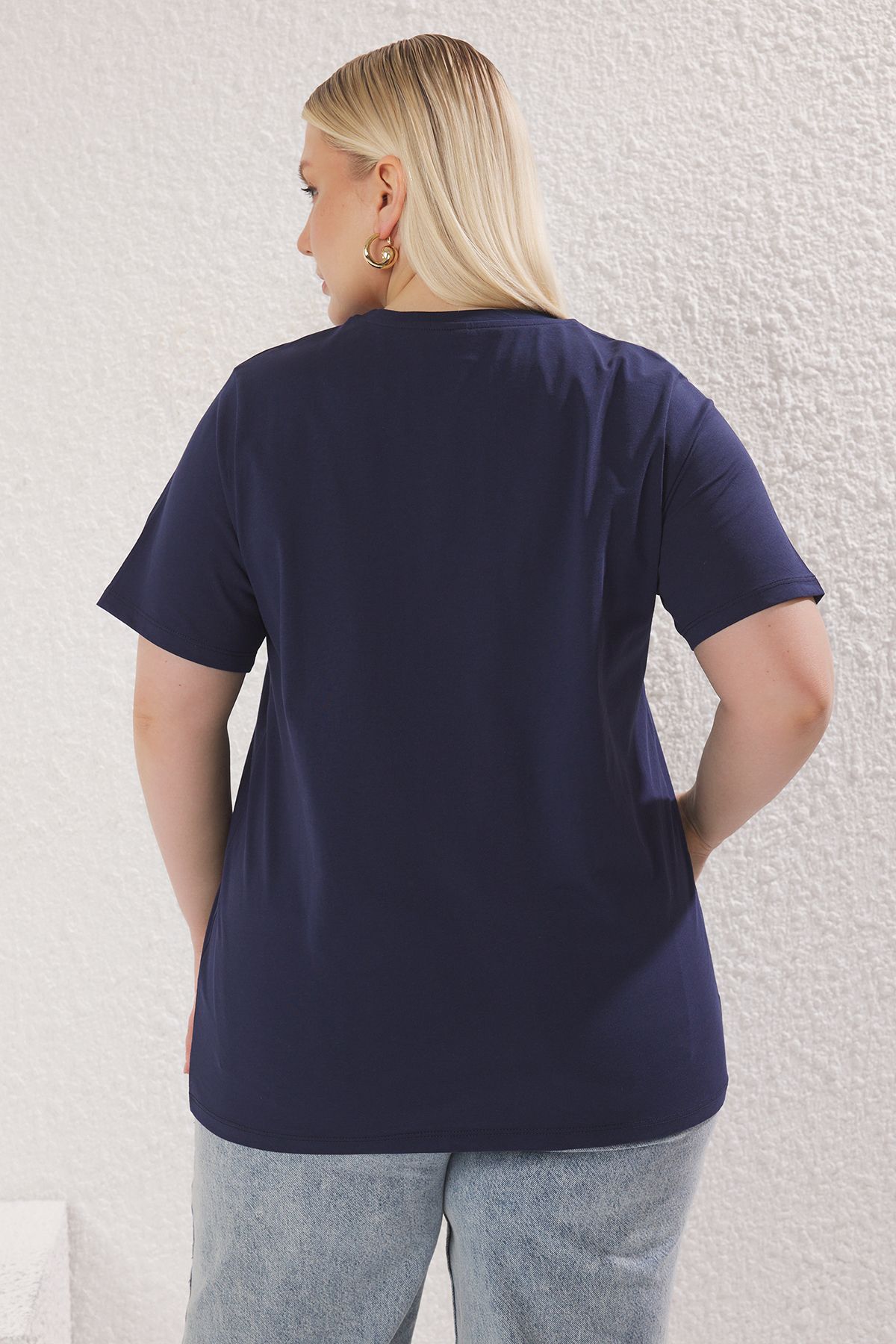 Trendyol Curve-Plus Size Navy Blue Floral Printed Boyfriend Fit T-Shirt - Crew Neck Tbbss25Bf00047 4