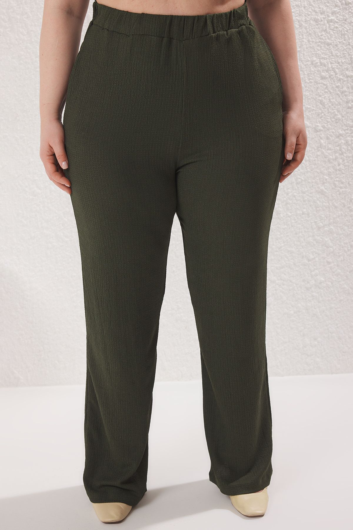 Trendyol Curve-Flexibler Khaki-Strickanzug mit Schwungrad in Übergröße TBBSS25CP00017 3