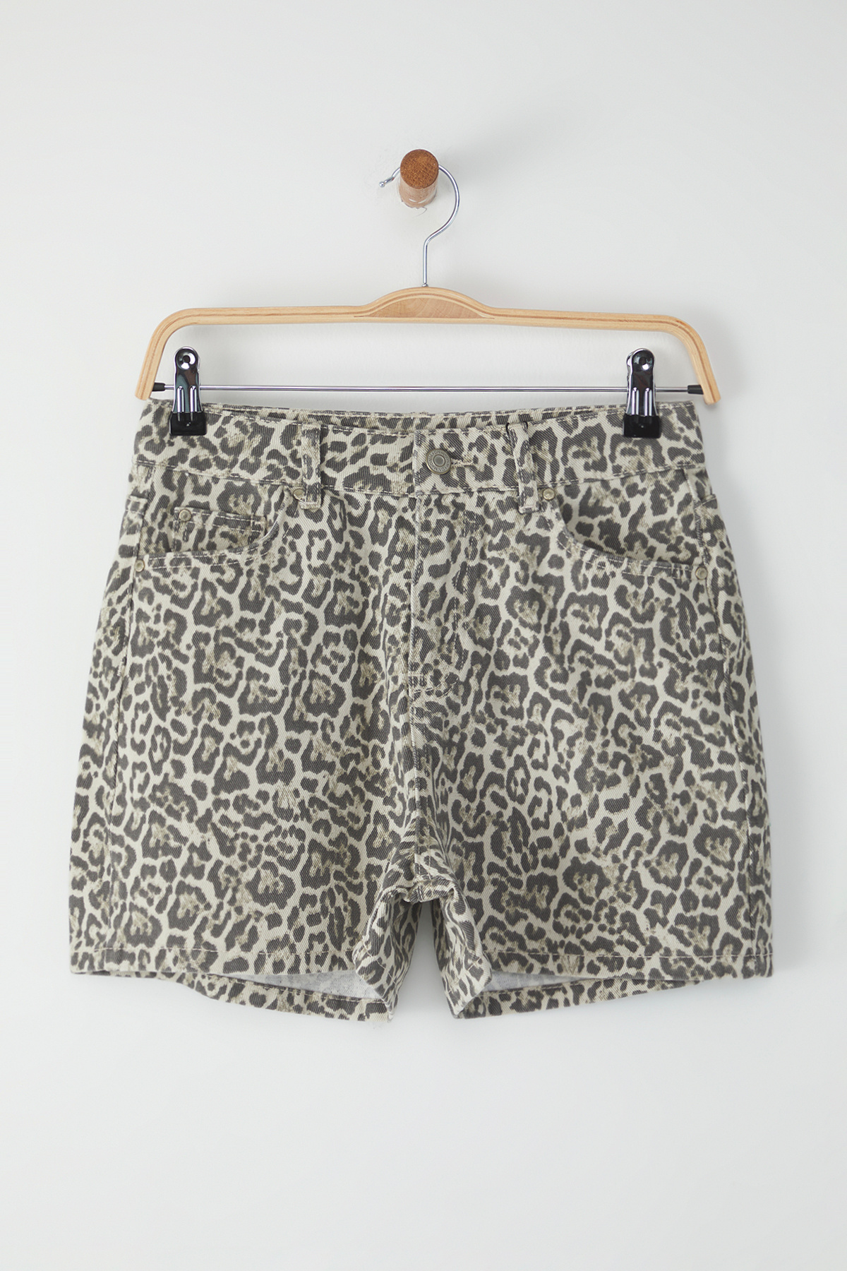 Trendyol Collection-Pantaloni scurți din denim pentru băiat, cu talie înaltă, cu imprimeu leopard, multicolor TWOSS25SR00071 5