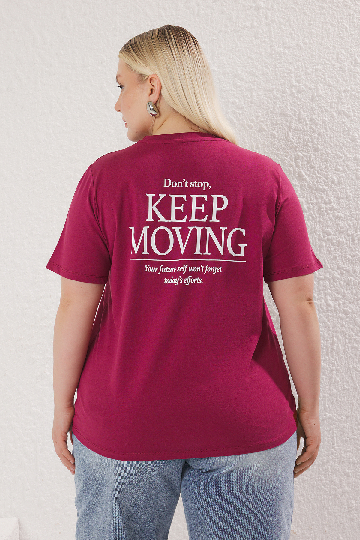 Trendyol Curve-Plus Size Boyfriend Fit T-Shirt – Cherry Back Print, gestrickt TBBSS25BF00059 4