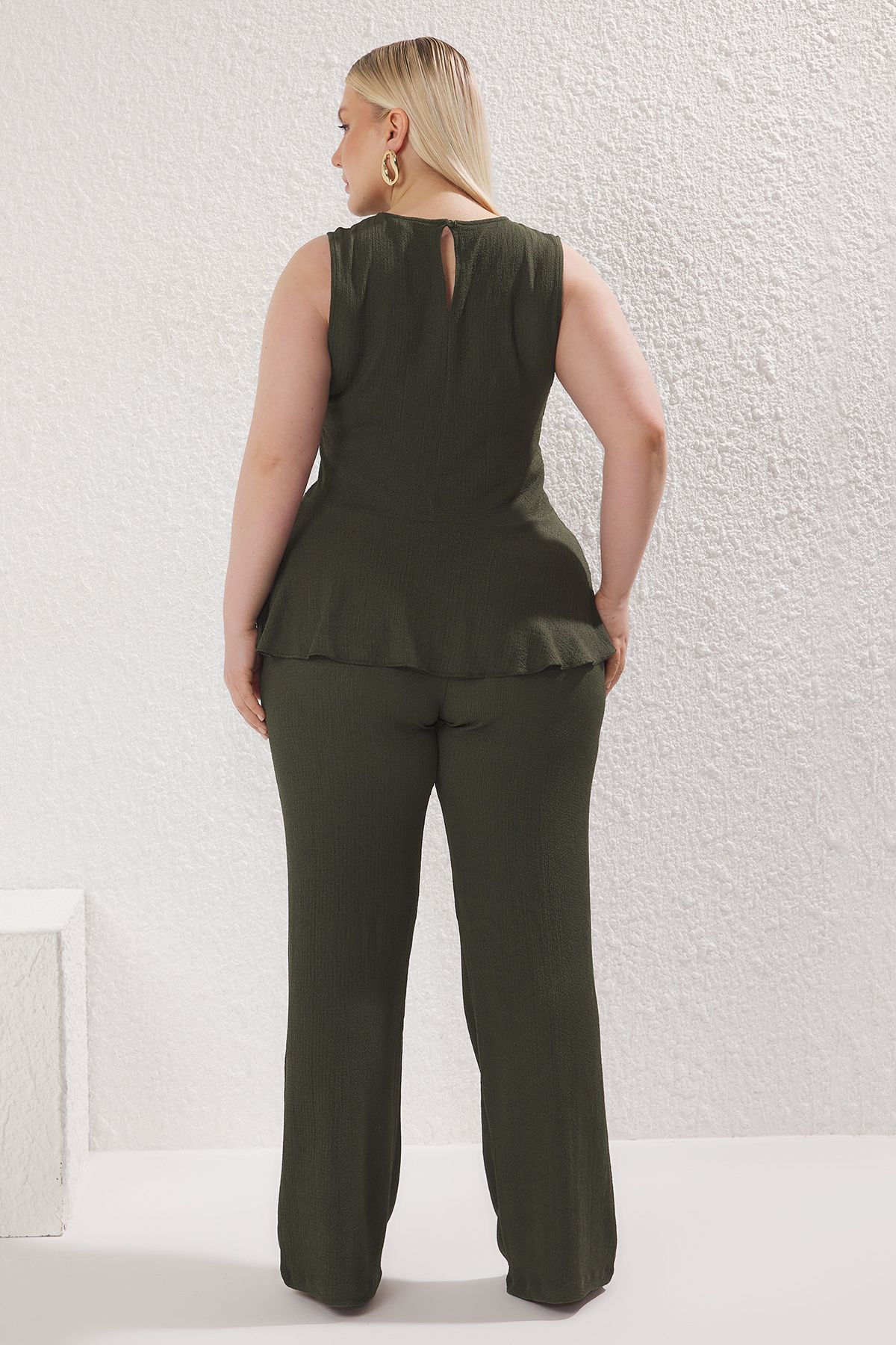 Trendyol Curve-Flexibler Khaki-Strickanzug mit Schwungrad in Übergröße TBBSS25CP00017 4