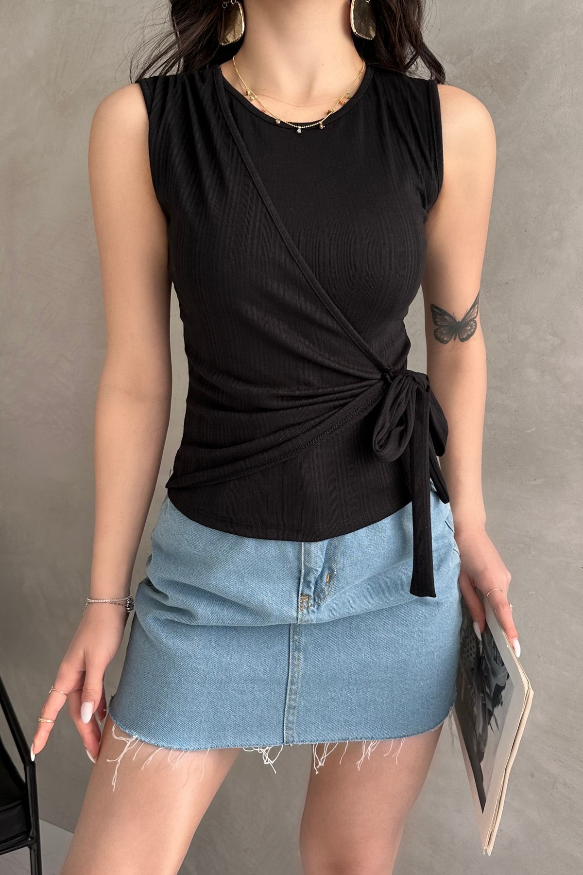 Fav Style-Women's Crew Neck Sleeveless Blouse with Lacing Detail Black 1