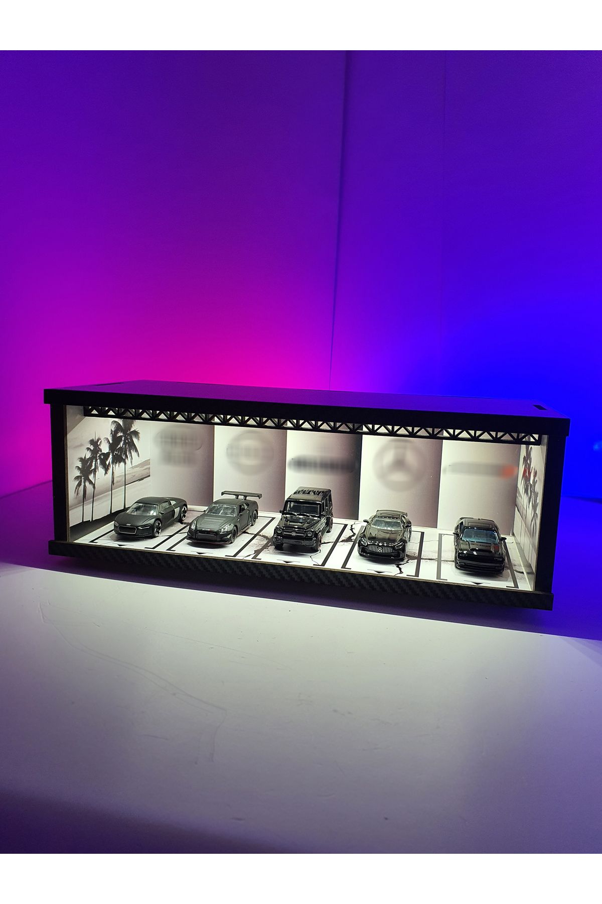 استند دیوراما LED دار با محافظ آکریلیک مخصوص ماشین‌ های 1:64 سری Majorette Black Edition reklambalaj