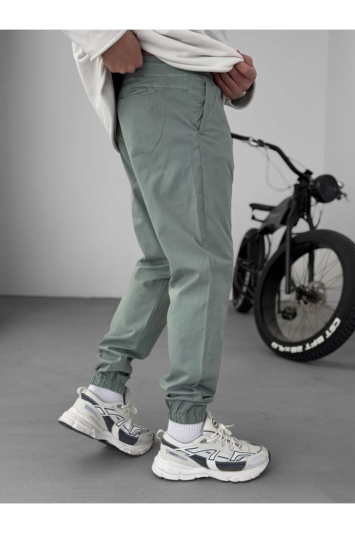 BYBASICMAN-Green Sequence Stitched Gabardine Jogger Yp-5018 4