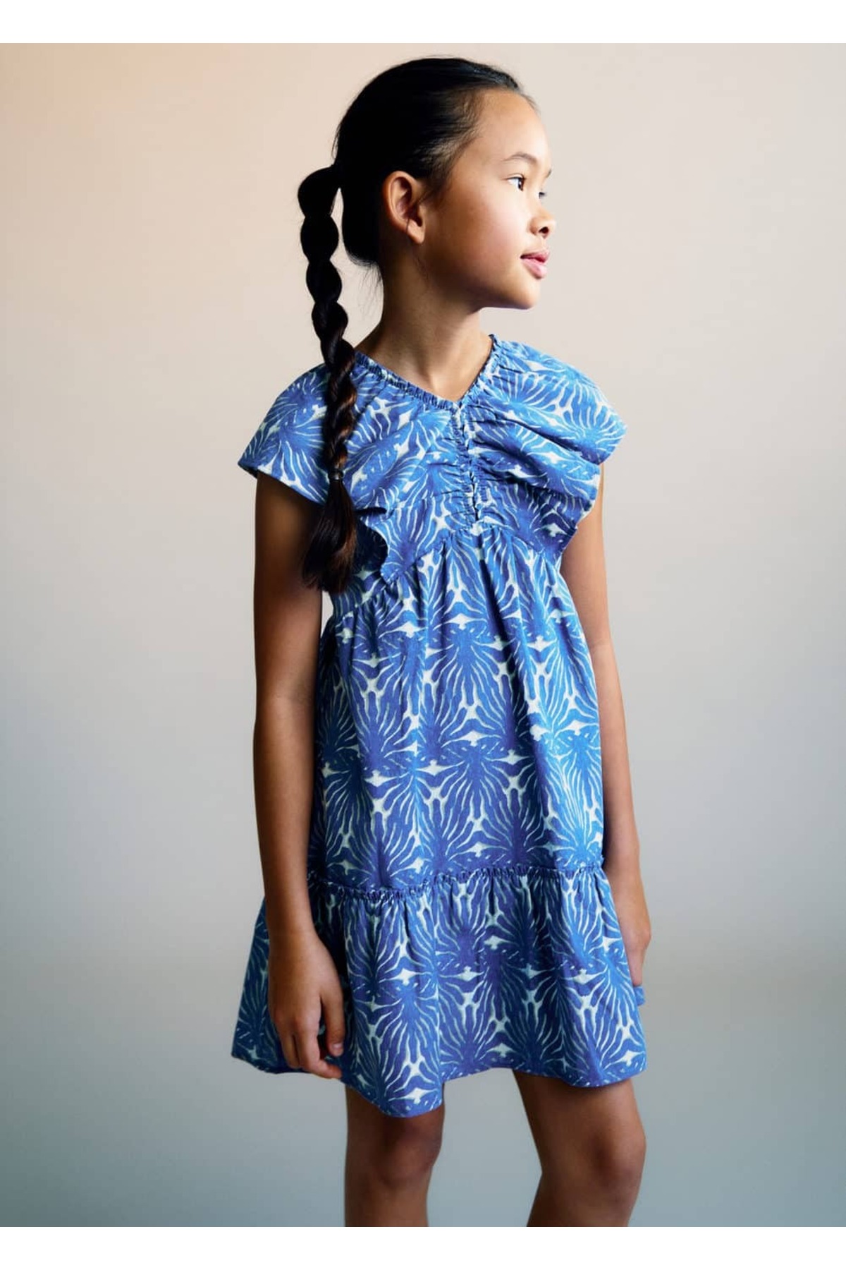 Kolları volanlı desenli elbise