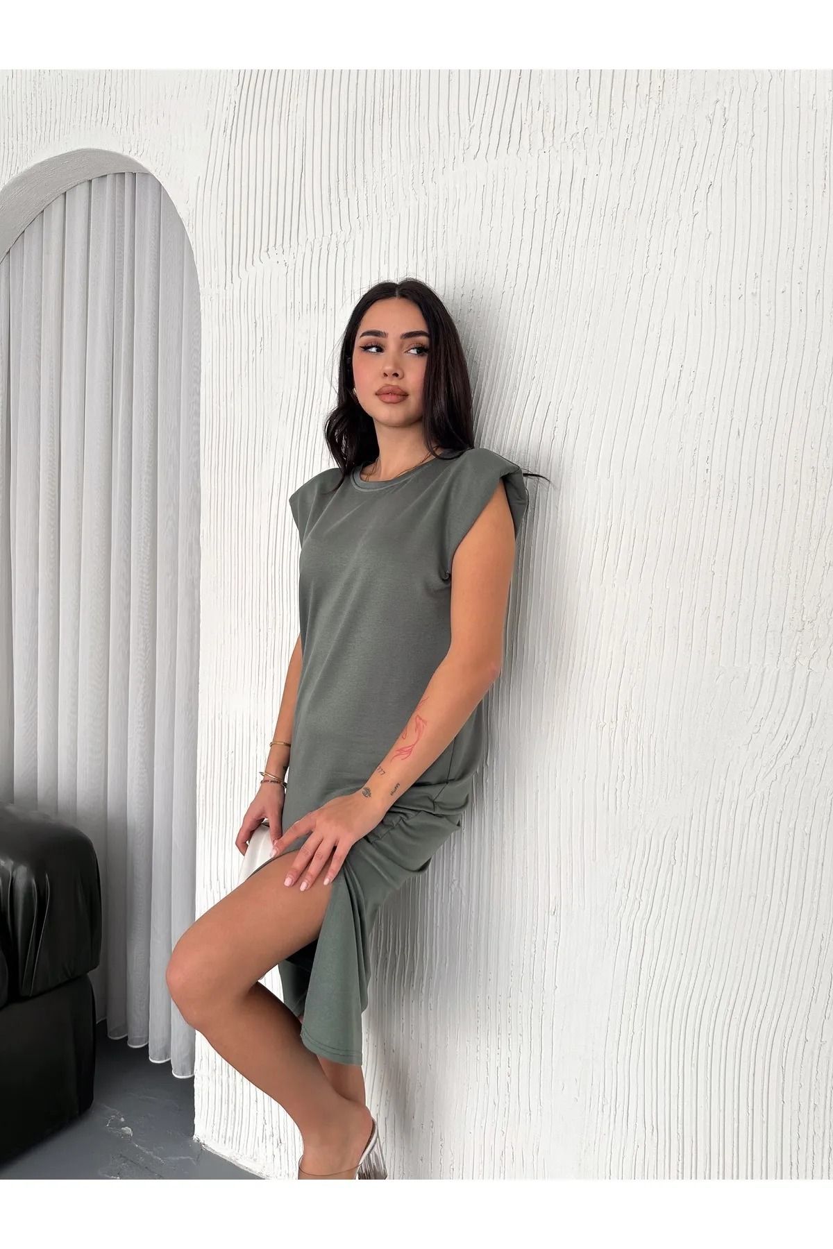 sportiness-Soft Texture Slit Padded Modal Fabric Midi Dress Texture 1