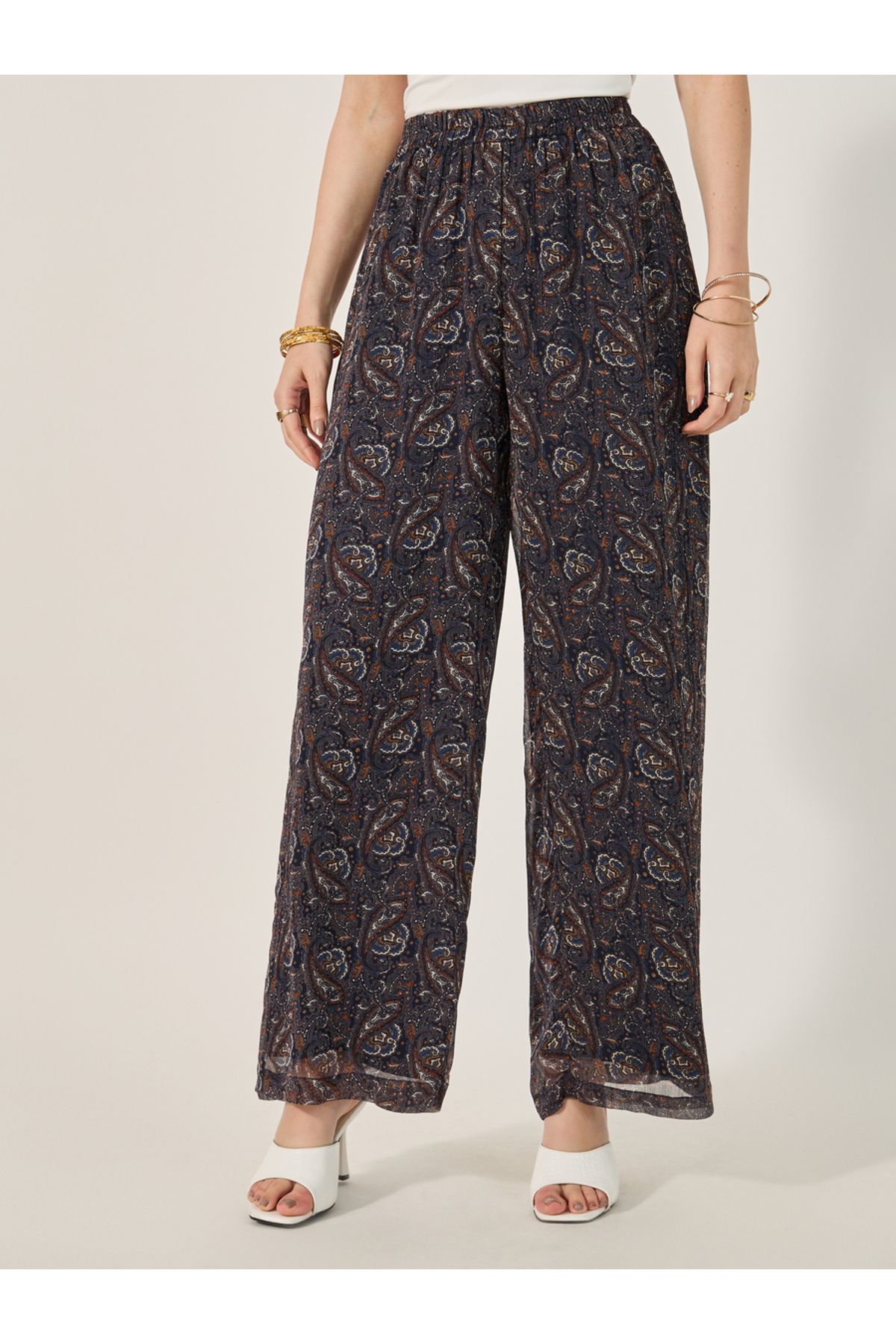 Styli-printed abaya and inner top and pants set 5