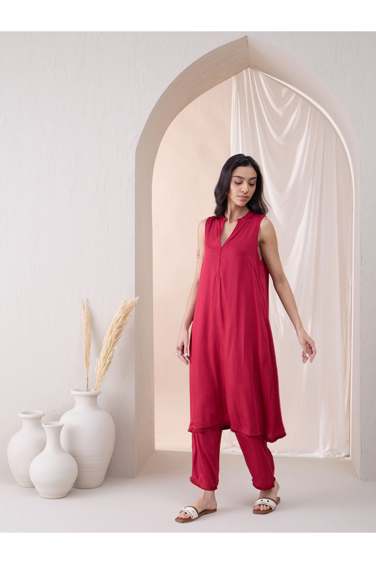 Femmella By Styli-كورتا طويلة بدون أكمام وياقة ماندرين مع بنطلون مستقيم 5